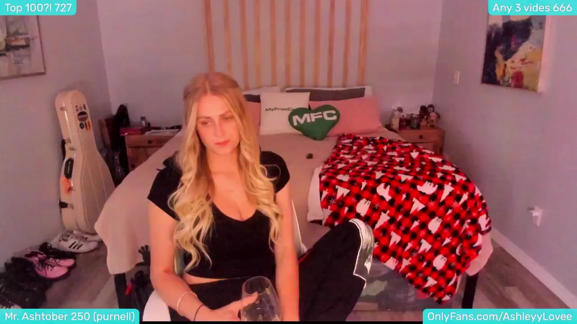 Gallery image thumbnail from FartyGirl6's myfreecams stream on, 11/17/2024, 24:04 image 11 of 20
