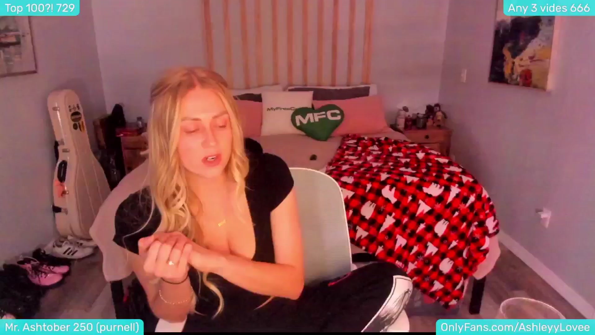Gallery image thumbnail from FartyGirl6's myfreecams stream on, 11/17/2024, 24:04 image 14 of 20