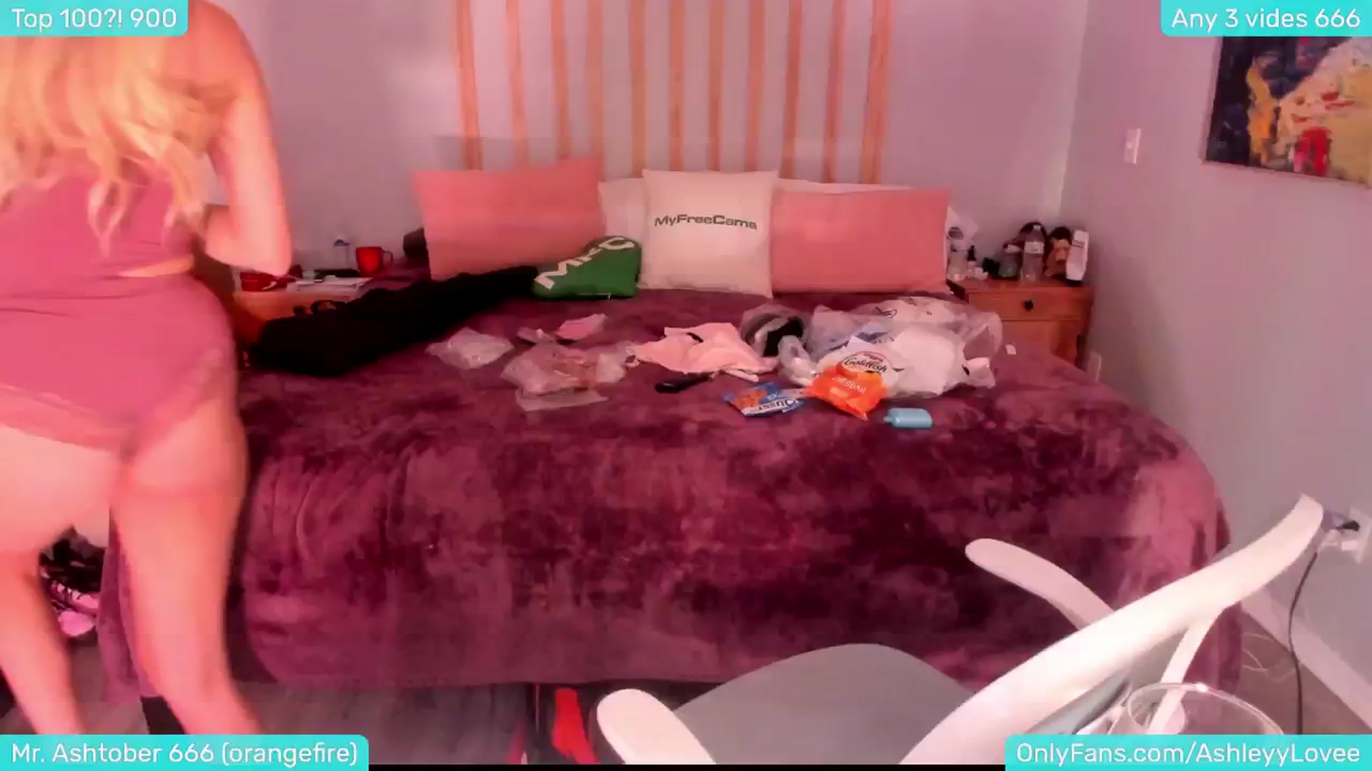 Gallery image thumbnail from FartyGirl6's myfreecams stream on, 11/23/2024, 02:08 image 1 of 20