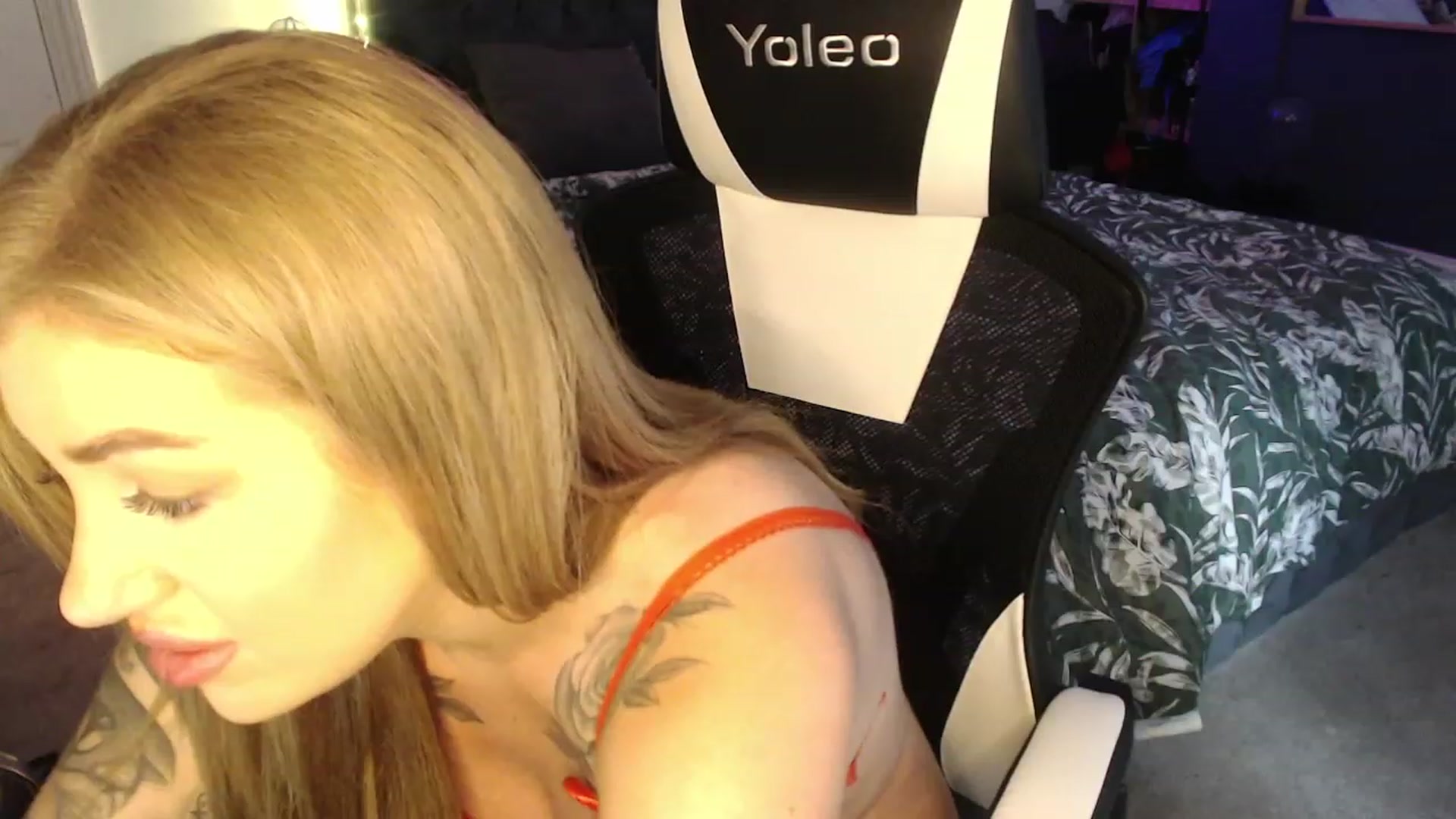 Gallery image thumbnail from FayFoxx's myfreecams stream on, 06/19/2023, 13:15 image 8 of 20