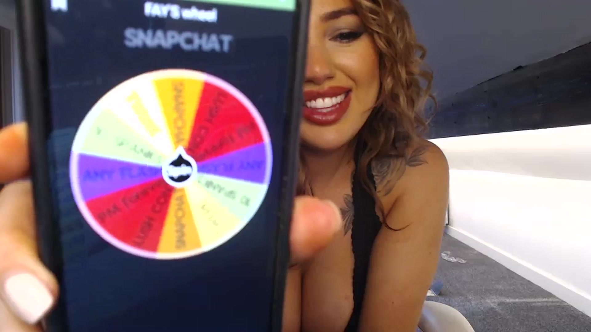 Gallery image thumbnail from FayFoxx's myfreecams stream on, 12/22/2023, 14:35 image 16 of 20