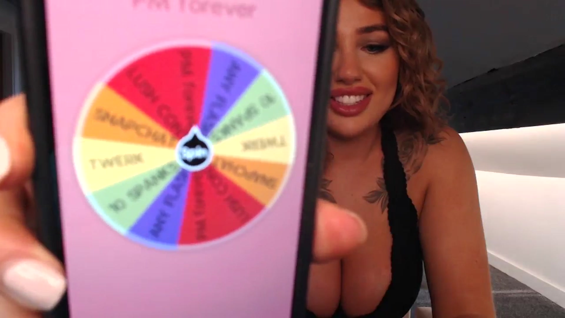 Gallery image thumbnail from FayFoxx's myfreecams stream on, 12/22/2023, 14:35 image 19 of 20