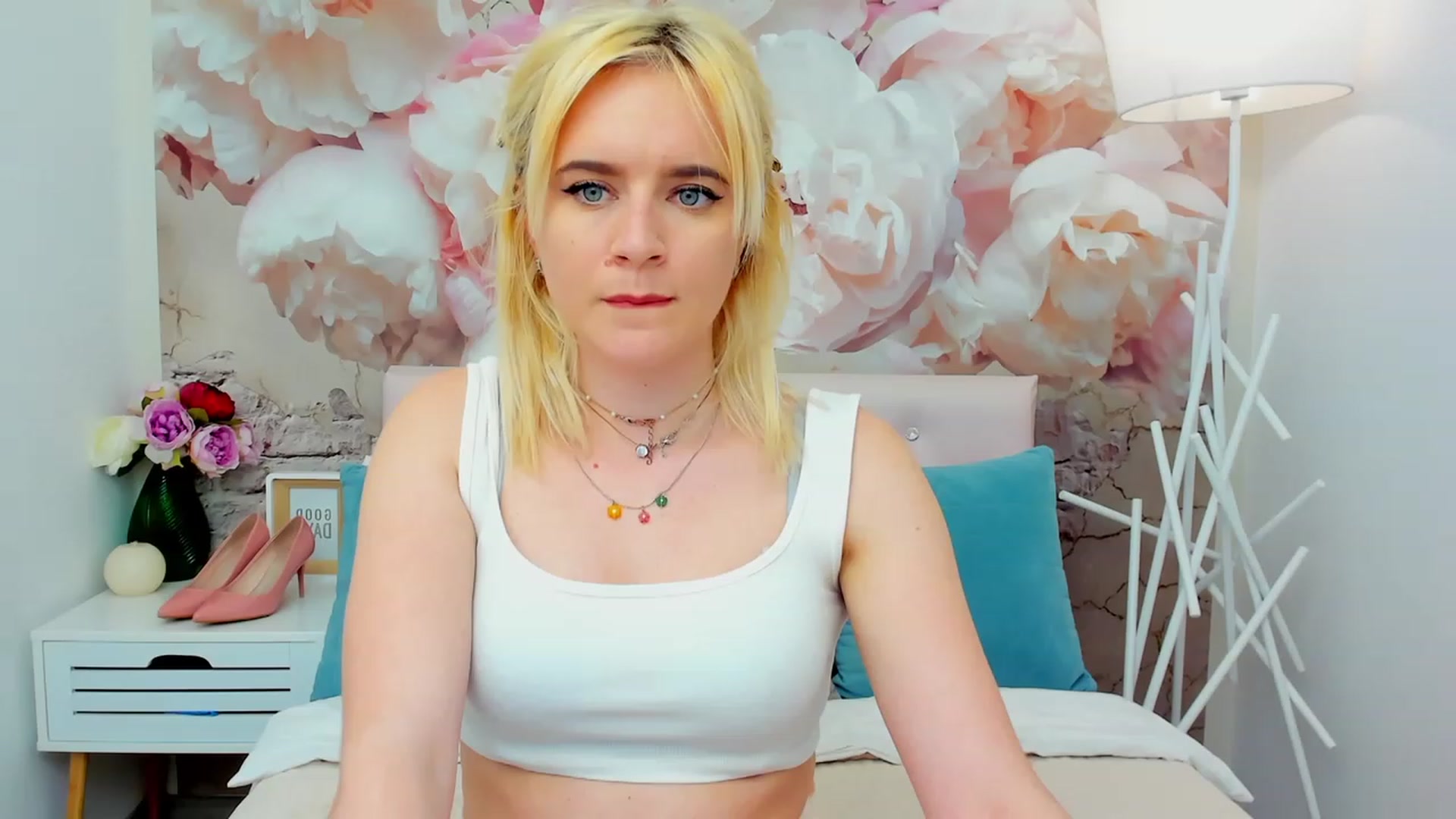 Gallery image thumbnail from FayeDi's myfreecams stream on, 05/07/2023, 14:36 image 4 of 20