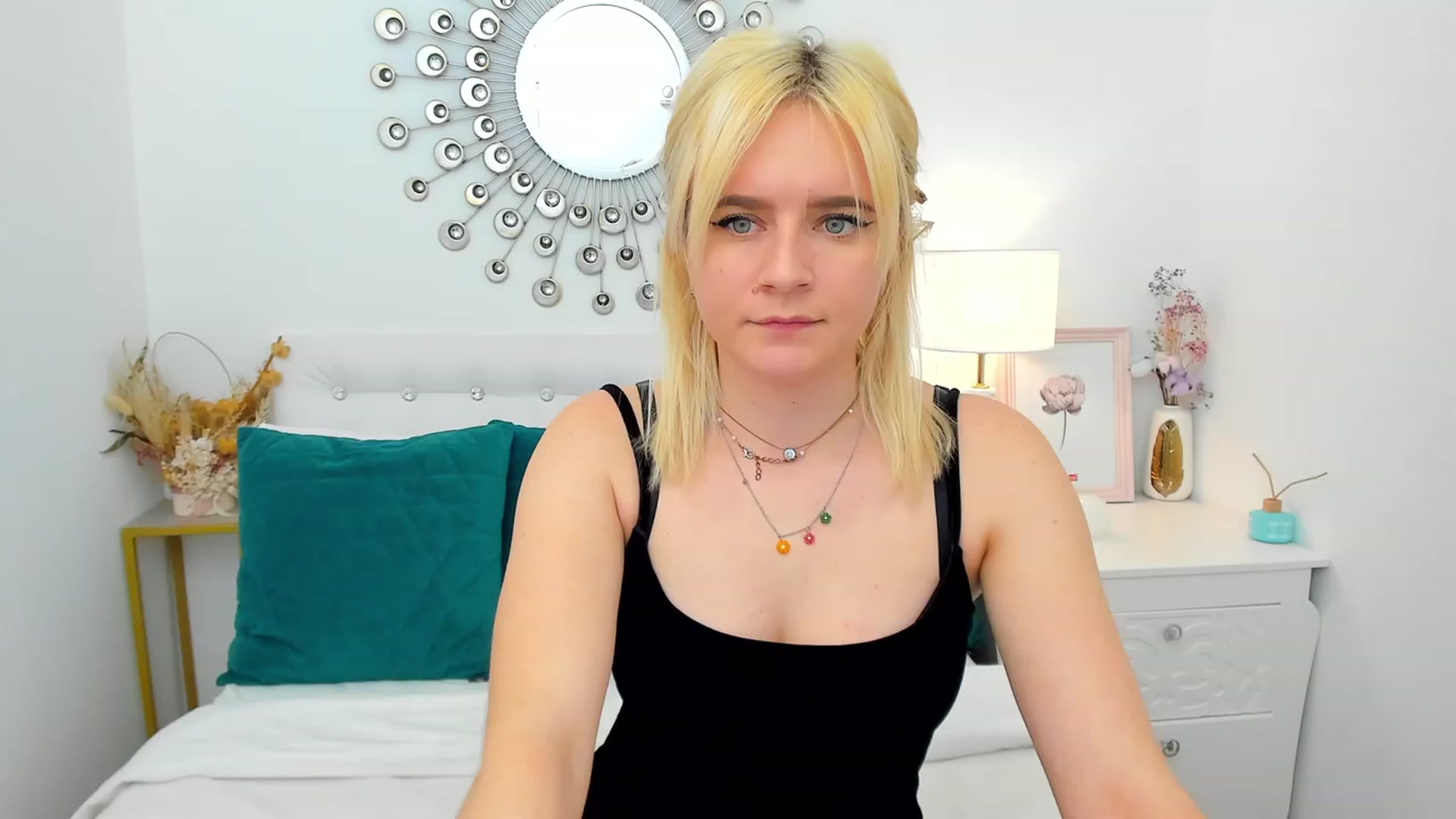 Gallery image thumbnail from FayeDi's myfreecams stream on, 05/08/2023, 14:28 image 2 of 20