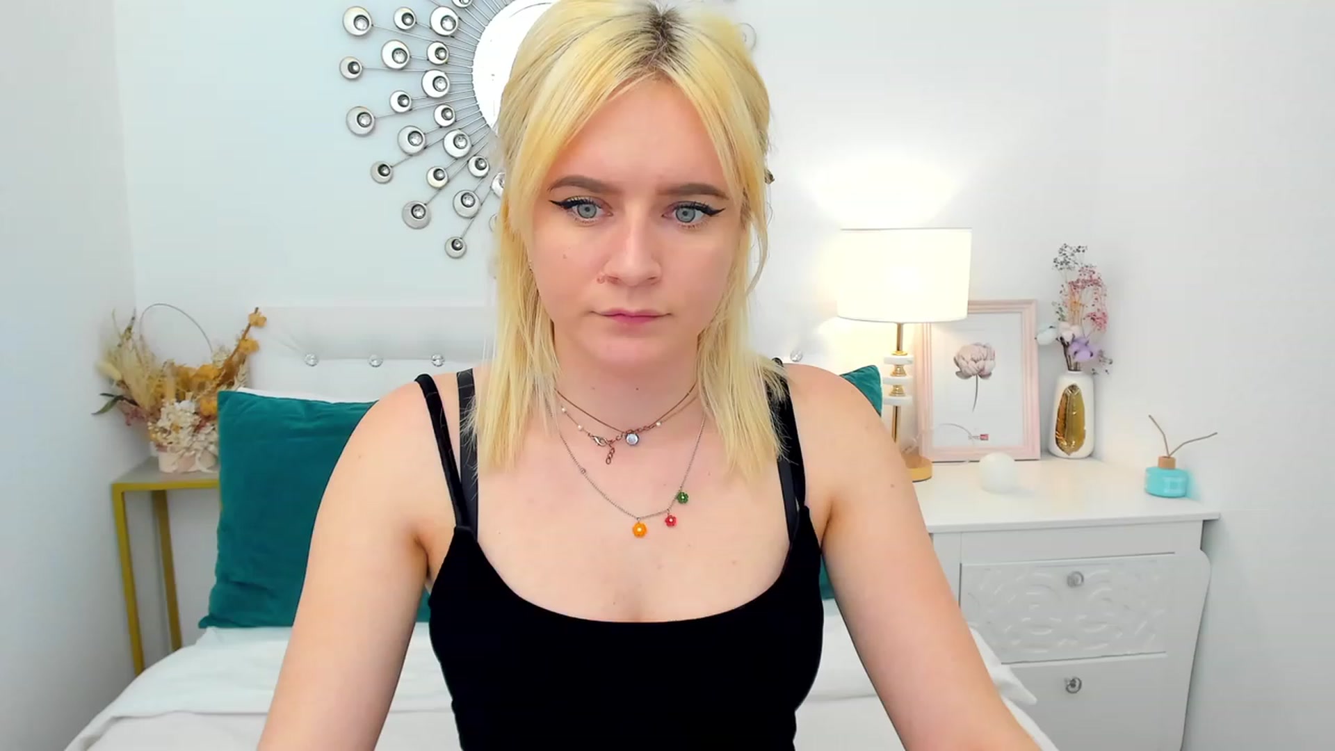 Gallery image thumbnail from FayeDi's myfreecams stream on, 05/08/2023, 14:28 image 10 of 20