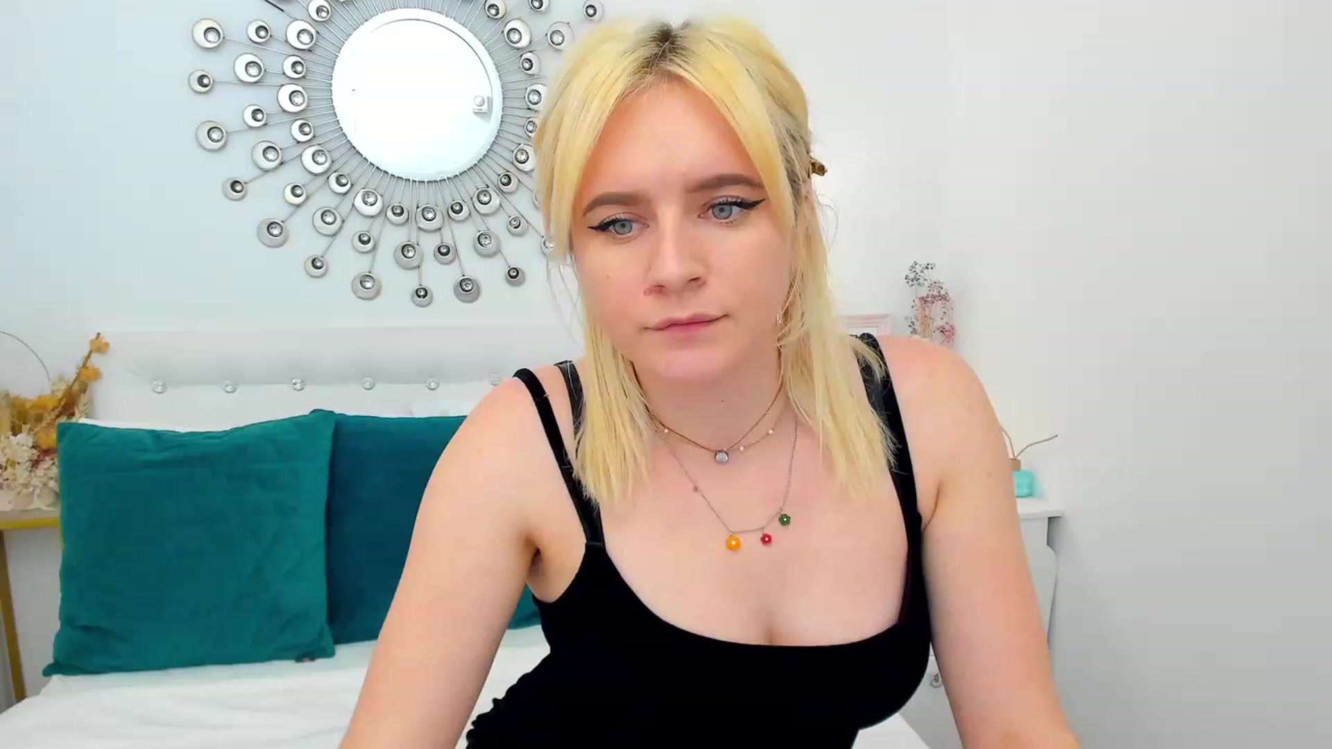 Gallery image thumbnail from FayeDi's myfreecams stream on, 05/08/2023, 14:40 image 10 of 20