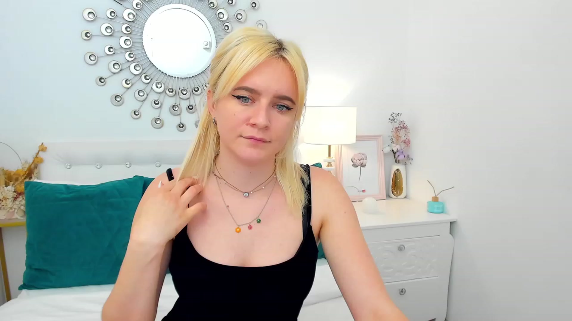 Gallery image thumbnail from FayeDi's myfreecams stream on, 05/08/2023, 14:40 image 7 of 20