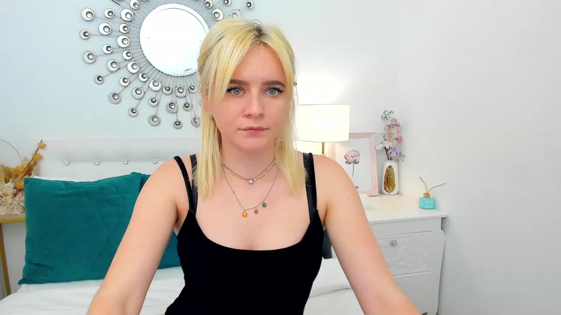 Gallery image thumbnail from FayeDi's myfreecams stream on, 05/08/2023, 14:40 image 3 of 20