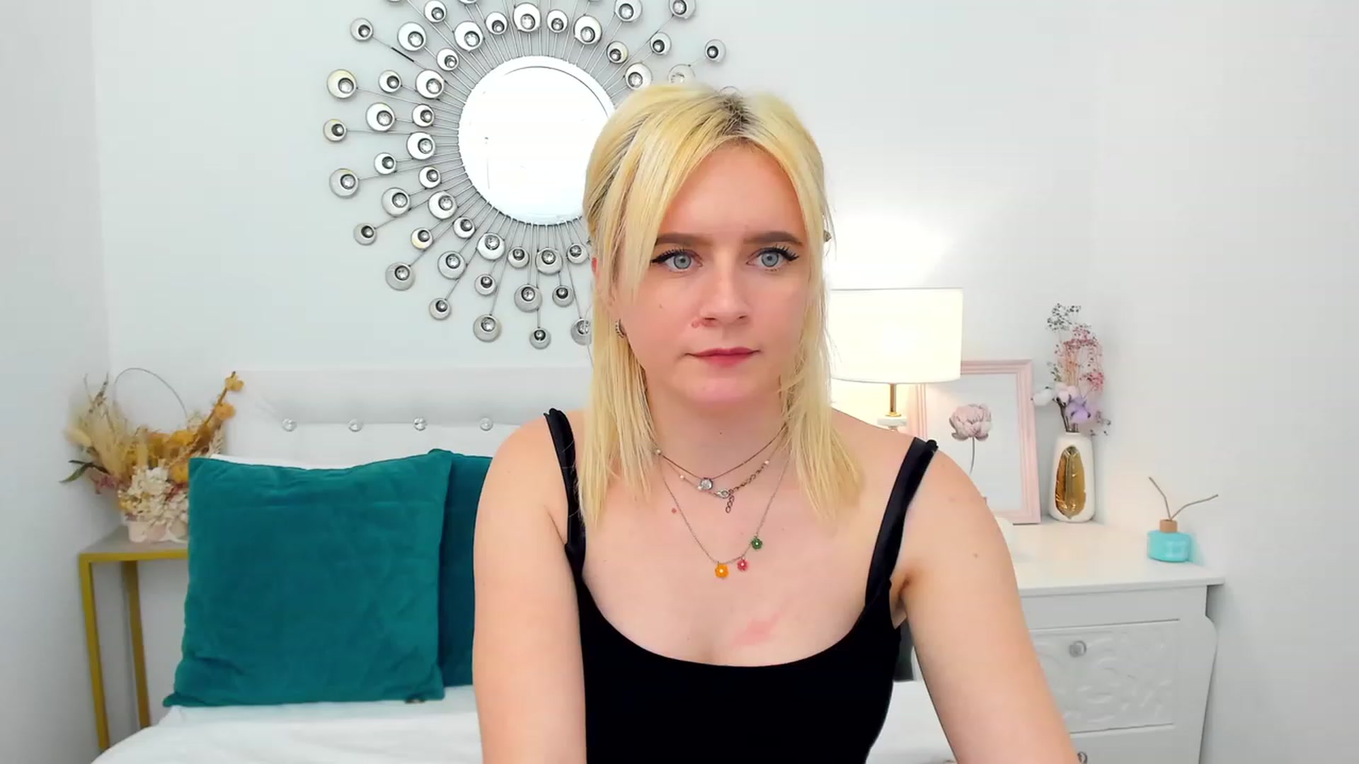 Gallery image thumbnail from FayeDi's myfreecams stream on, 05/08/2023, 17:22 image 13 of 20