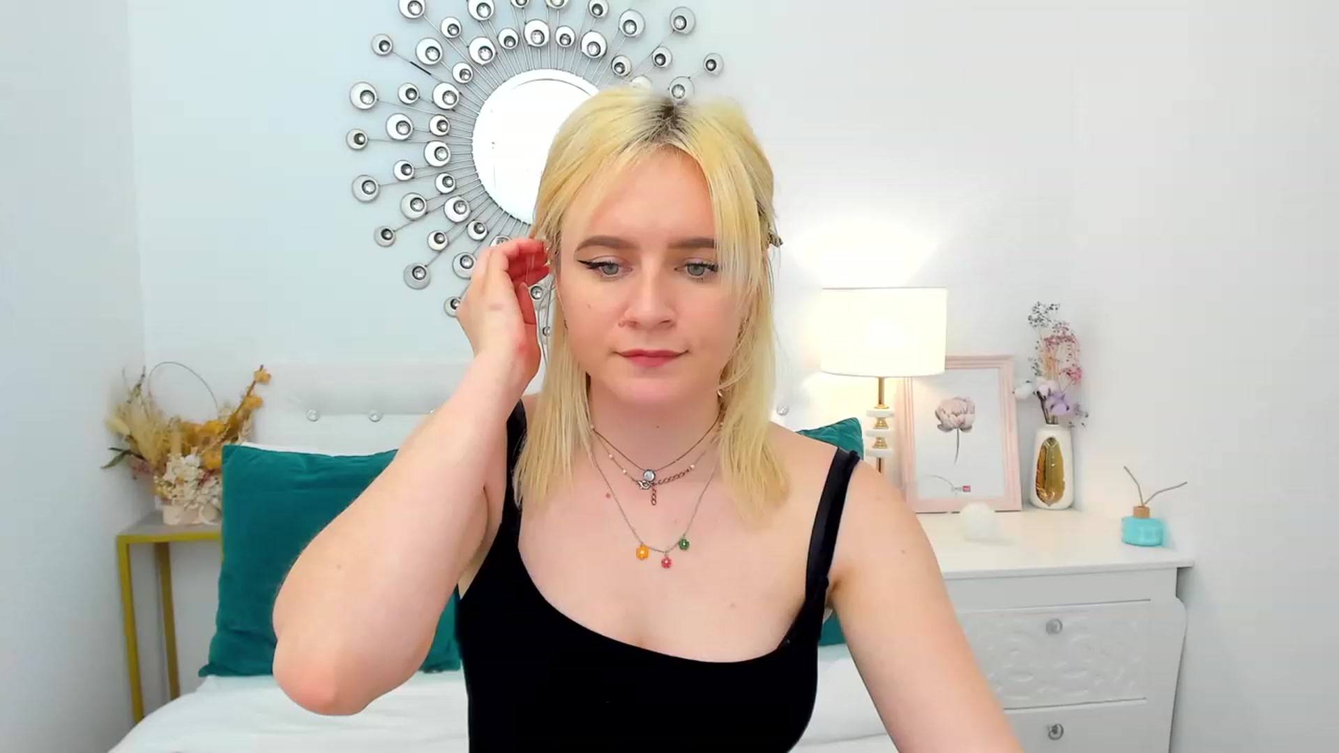 Gallery image thumbnail from FayeDi's myfreecams stream on, 05/08/2023, 17:22 image 3 of 20
