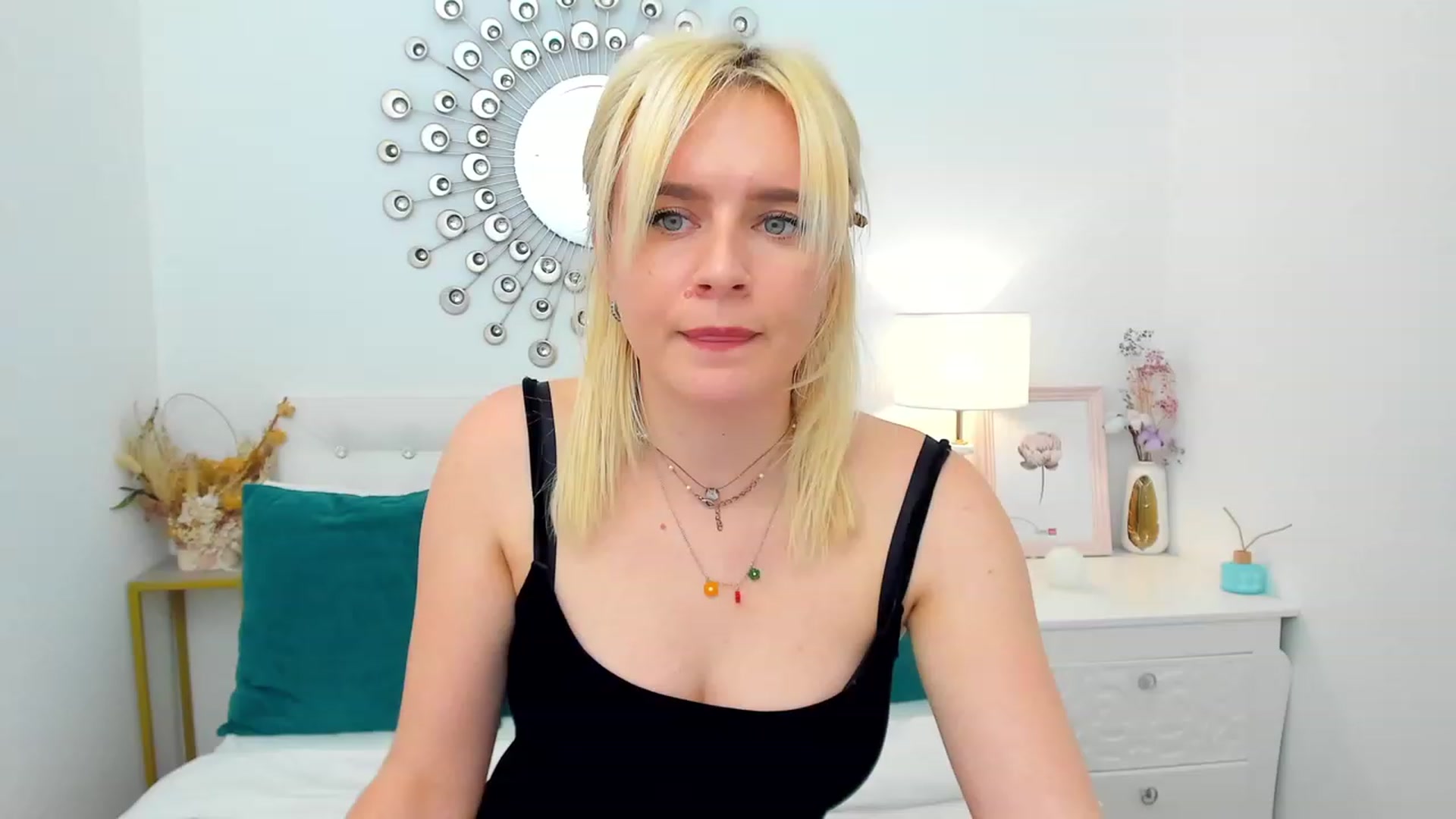 Gallery image thumbnail from FayeDi's myfreecams stream on, 05/08/2023, 17:22 image 2 of 20