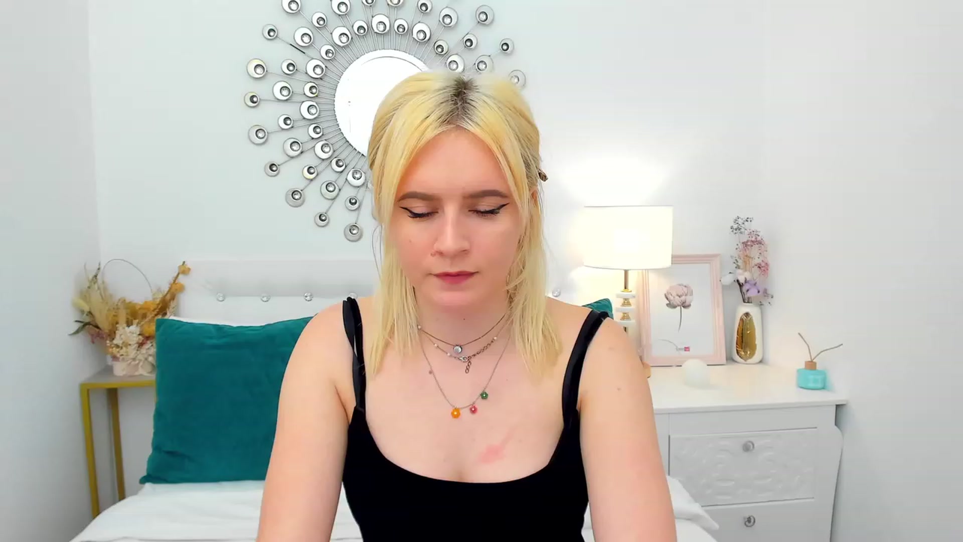 Gallery image thumbnail from FayeDi's myfreecams stream on, 05/08/2023, 17:22 image 12 of 20