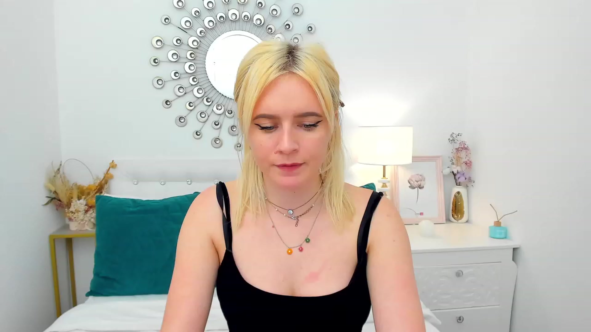 Gallery image thumbnail from FayeDi's myfreecams stream on, 05/08/2023, 17:22 image 11 of 20