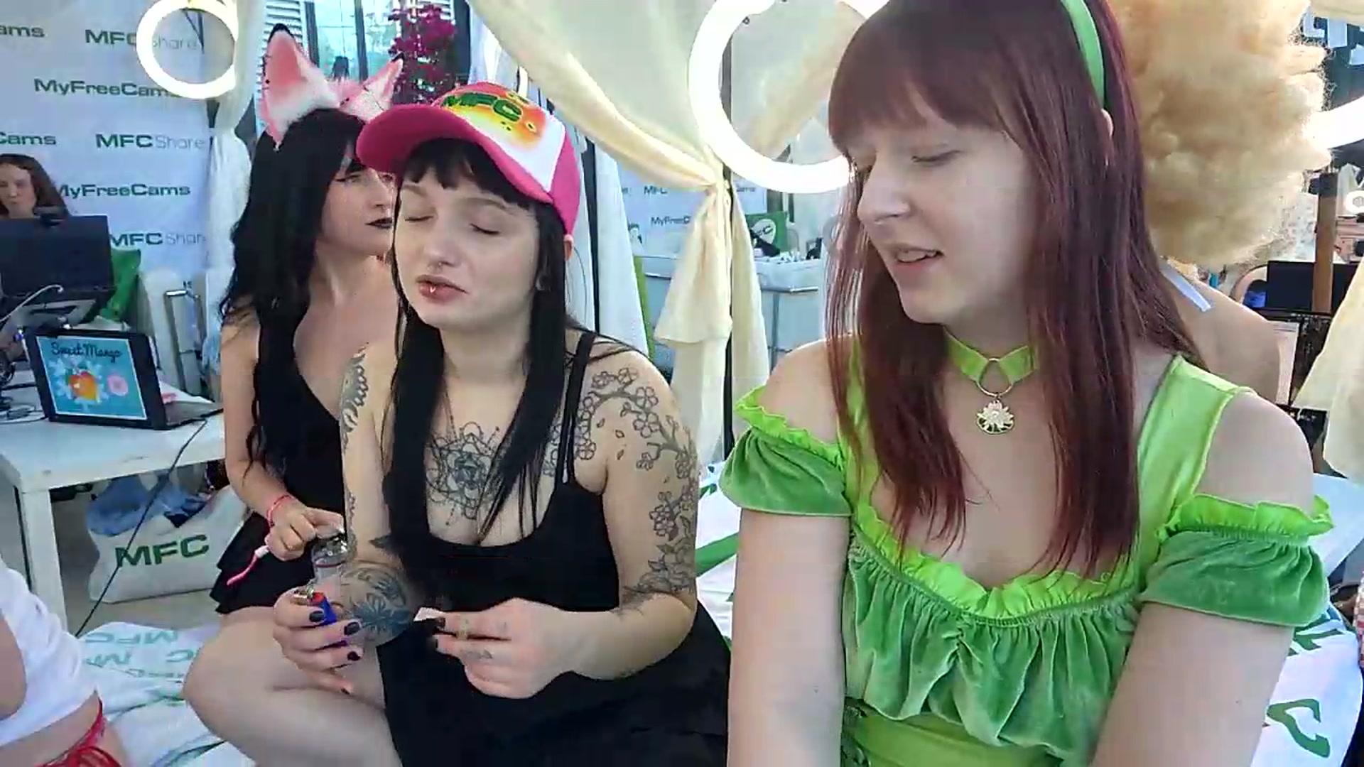 Gallery image thumbnail from FayeWilde's myfreecams stream on, 05/20/2026, 01:33 image 13 of 20