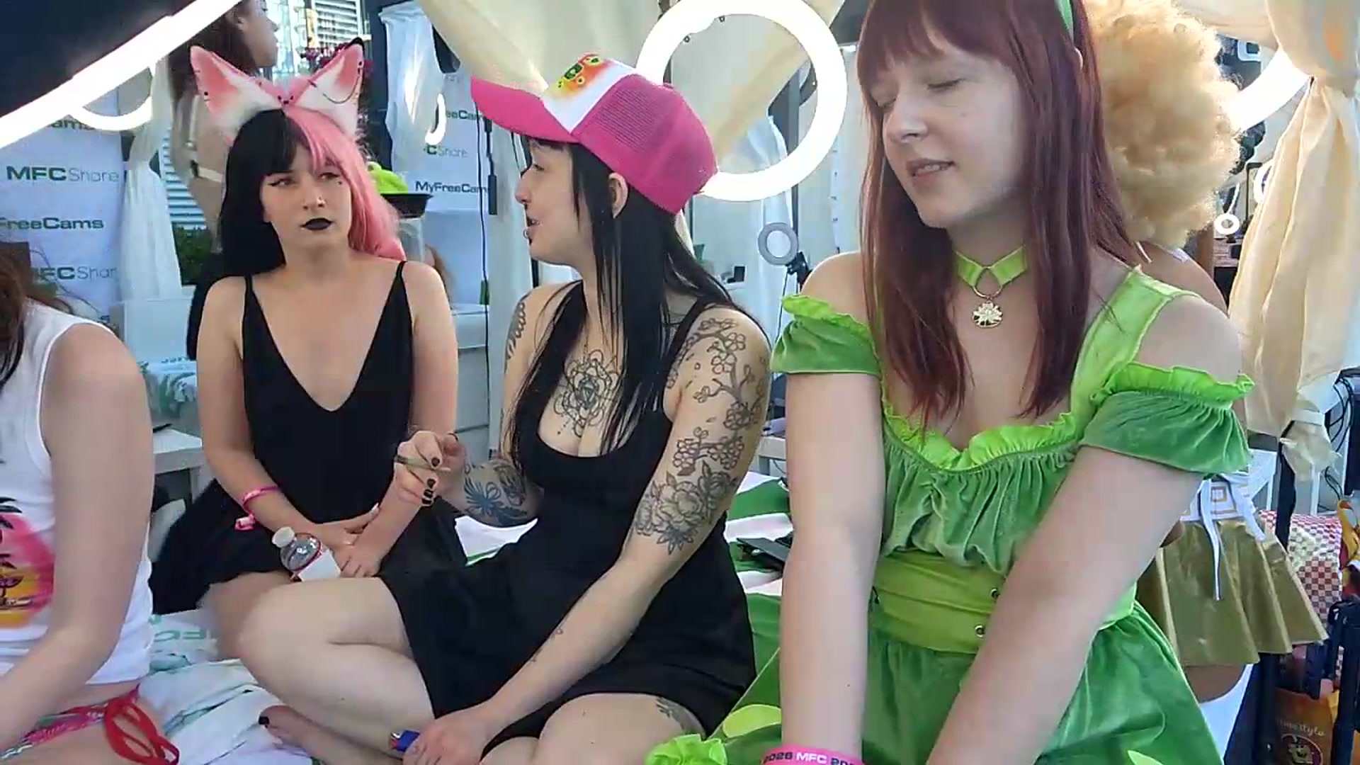 Gallery image thumbnail from FayeWilde's myfreecams stream on, 05/20/2026, 01:33 image 15 of 20