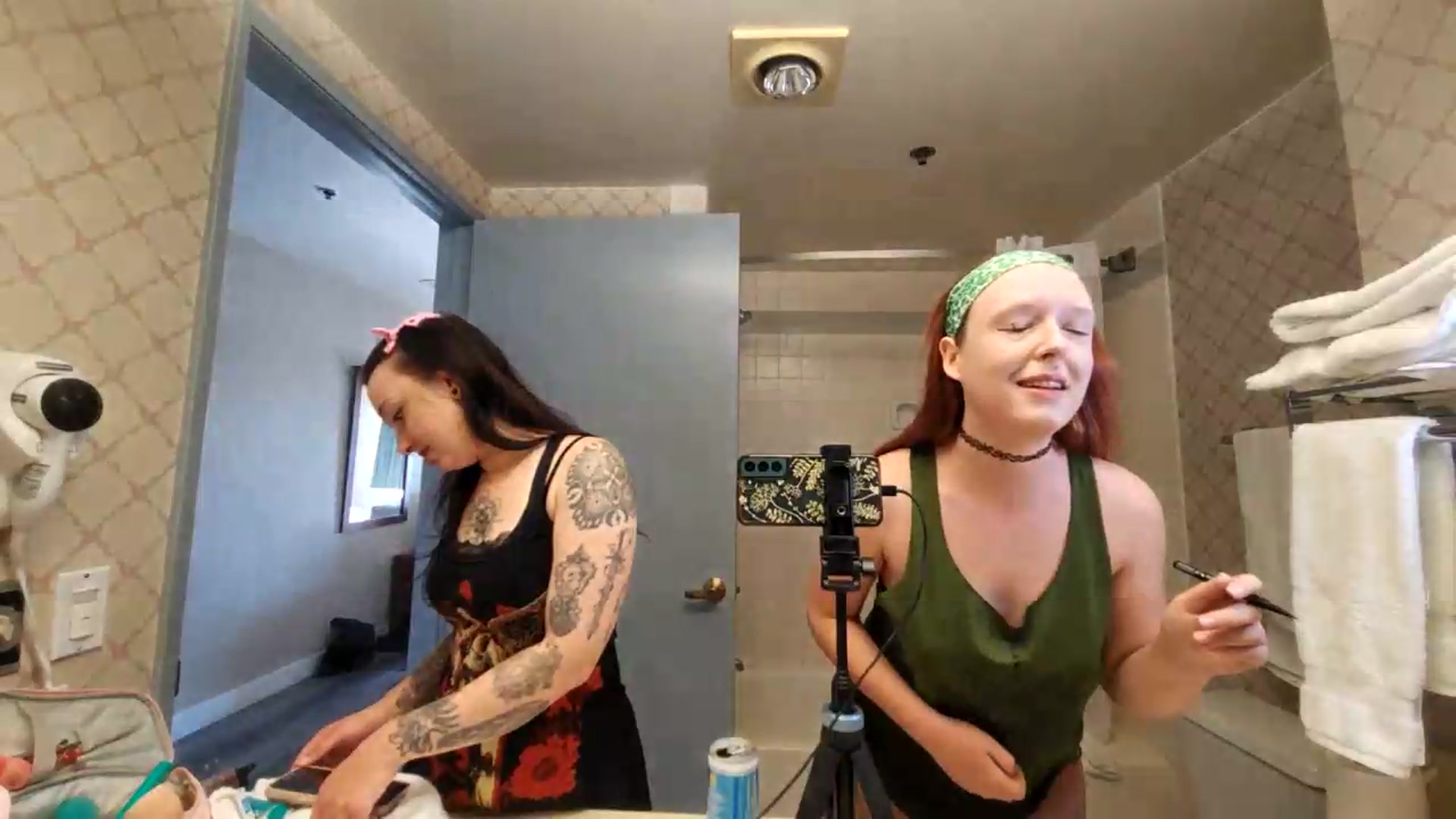 Gallery image thumbnail from FayeWilde's myfreecams stream on, 08/15/2026, 24:04 image 5 of 20