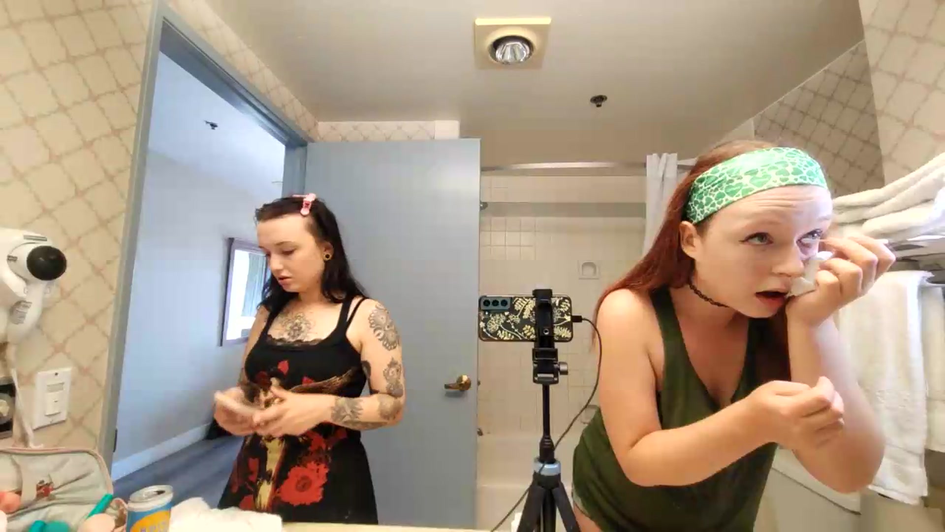 Gallery image thumbnail from FayeWilde's myfreecams stream on, 08/15/2026, 24:04 image 11 of 20