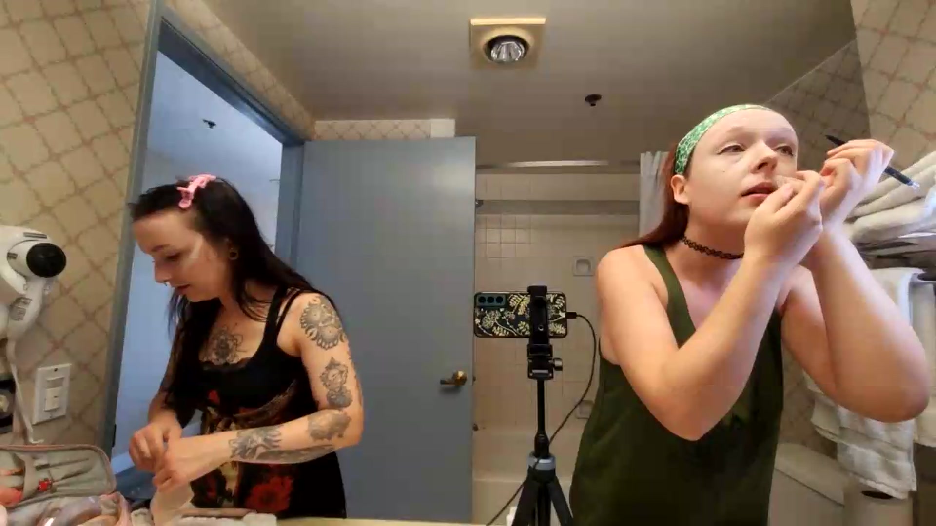 Gallery image thumbnail from FayeWilde's myfreecams stream on, 08/15/2026, 24:04 image 18 of 20