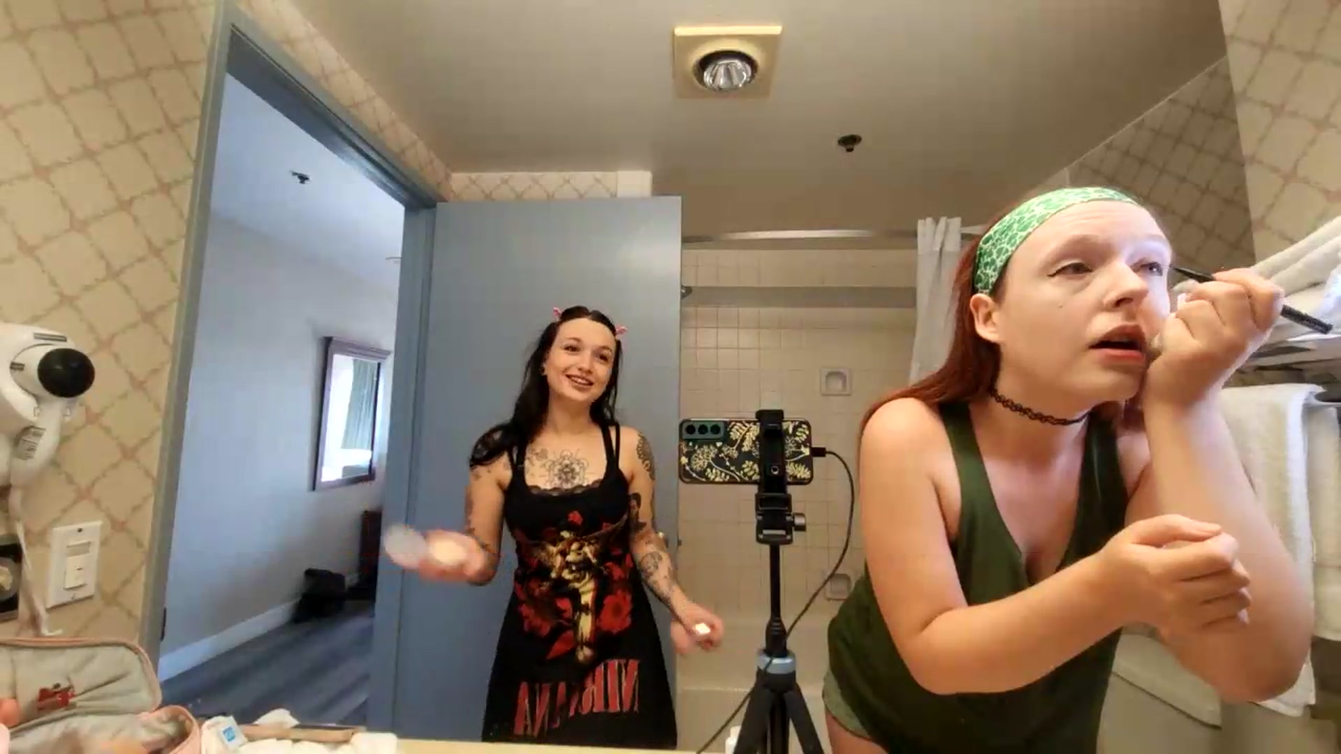 Gallery image thumbnail from FayeWilde's myfreecams stream on, 08/15/2026, 24:04 image 13 of 20