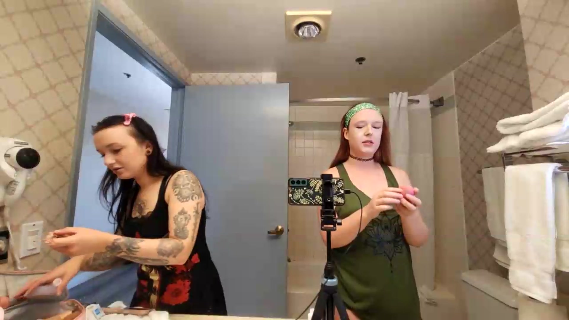 Gallery image thumbnail from FayeWilde's myfreecams stream on, 08/15/2026, 24:04 image 16 of 20