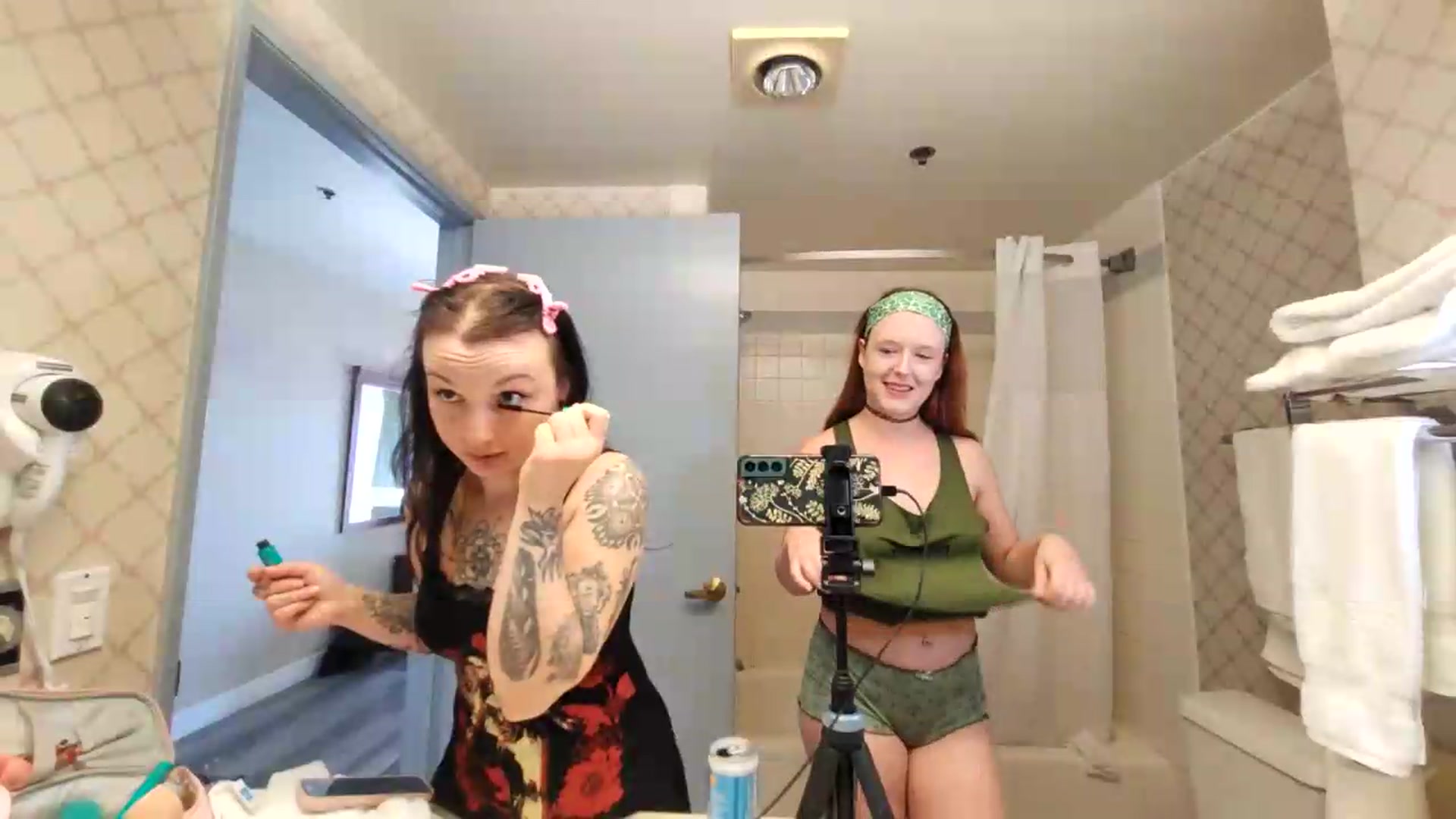 Gallery image thumbnail from FayeWilde's myfreecams stream on, 08/15/2026, 24:04 image 6 of 20