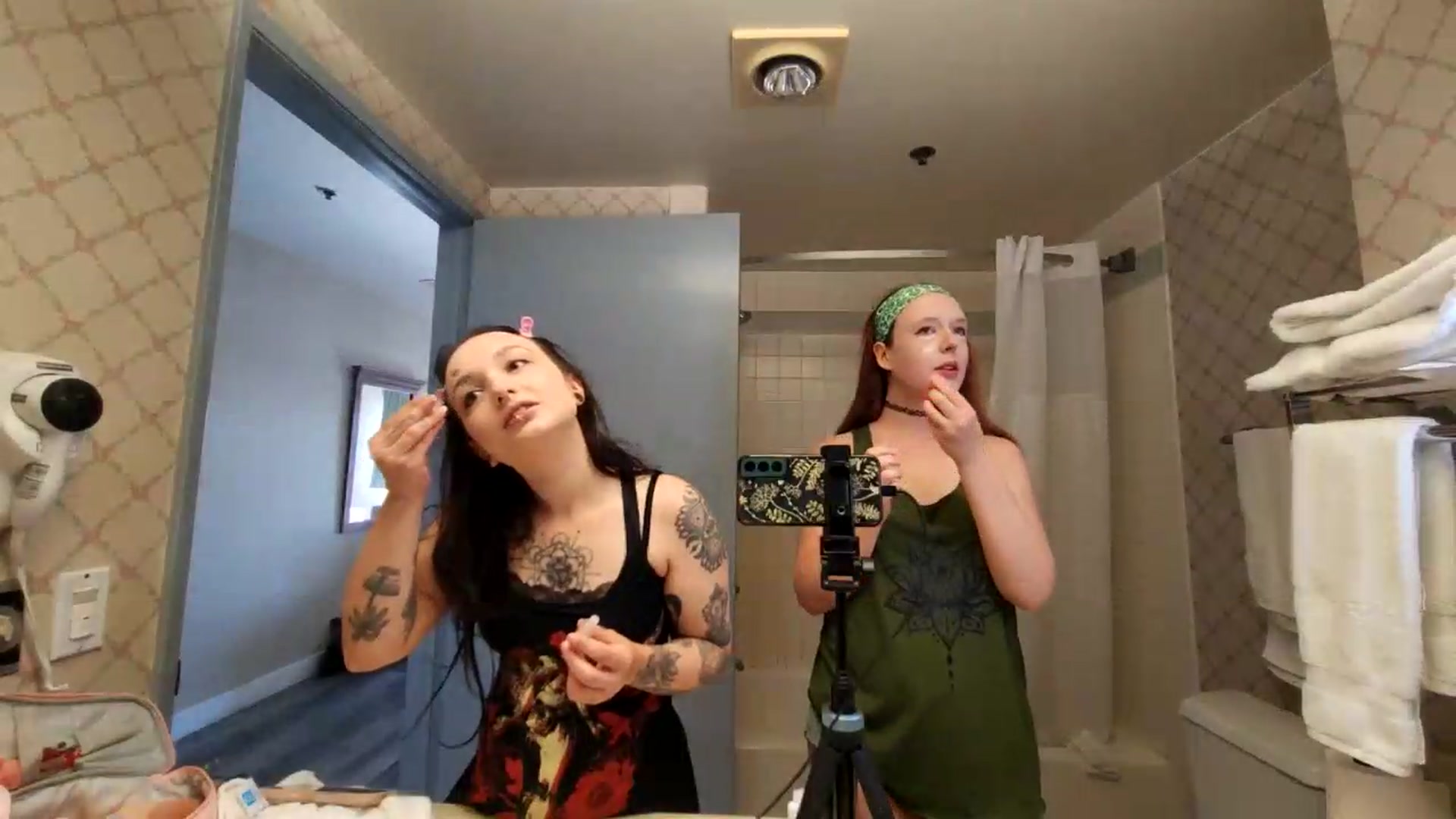 Gallery image thumbnail from FayeWilde's myfreecams stream on, 08/15/2026, 24:04 image 15 of 20