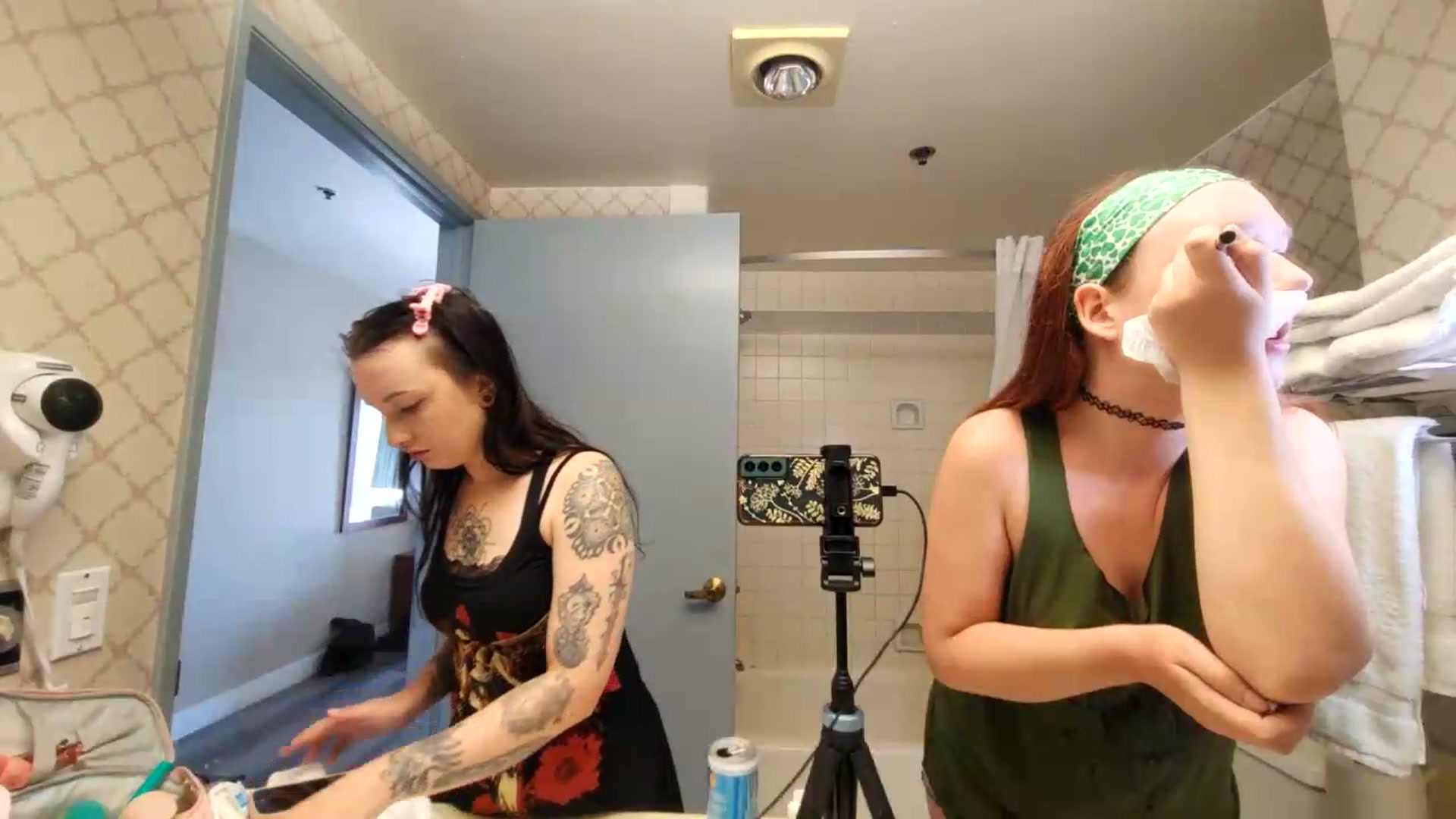 Gallery image thumbnail from FayeWilde's myfreecams stream on, 08/15/2026, 24:04 image 7 of 20