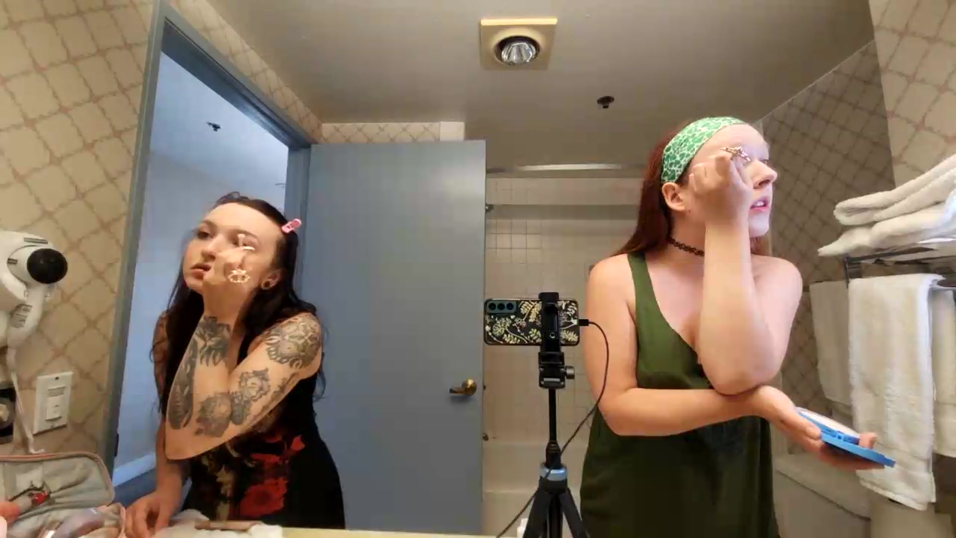 Gallery image thumbnail from FayeWilde's myfreecams stream on, 08/15/2026, 24:04 image 17 of 20