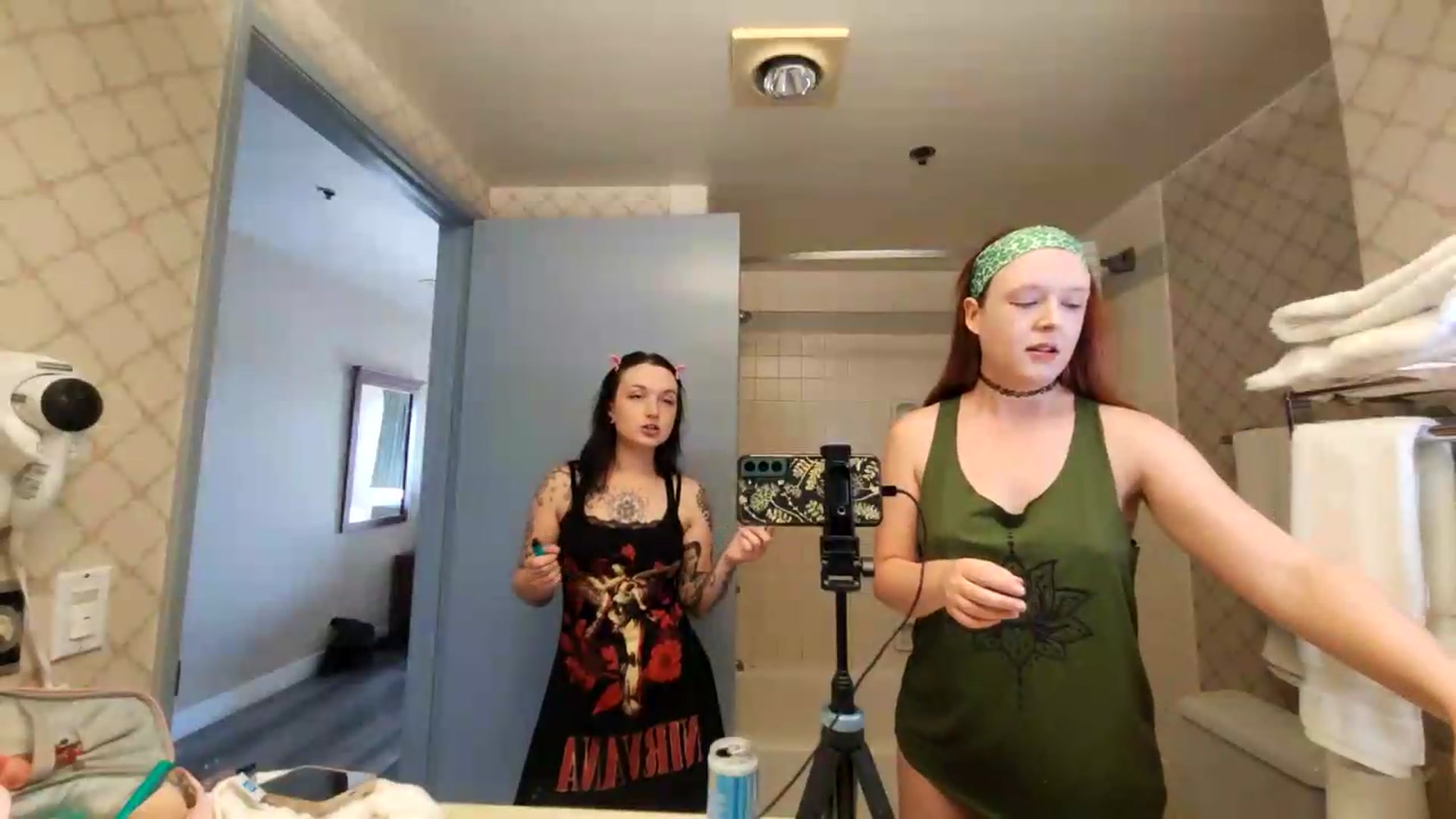 Gallery image thumbnail from FayeWilde's myfreecams stream on, 08/15/2026, 24:04 image 4 of 20