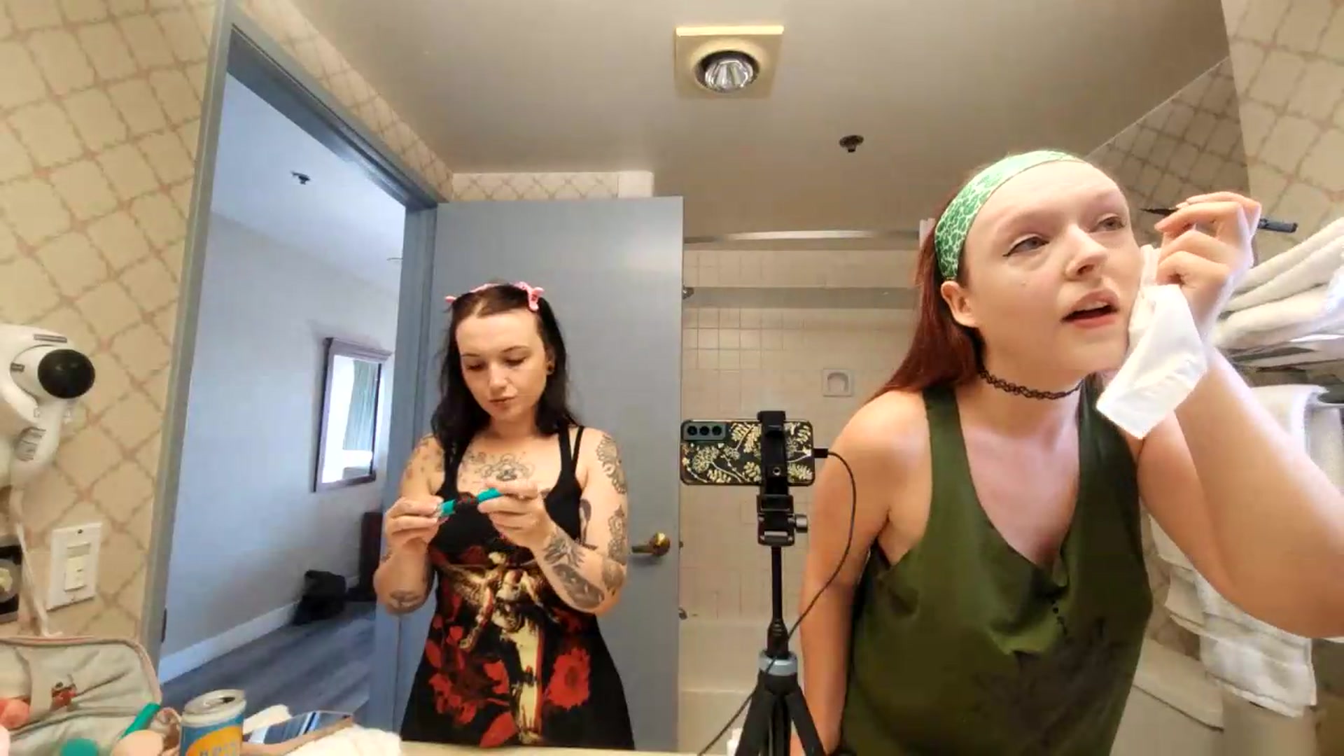 Gallery image thumbnail from FayeWilde's myfreecams stream on, 08/15/2026, 24:04 image 10 of 20