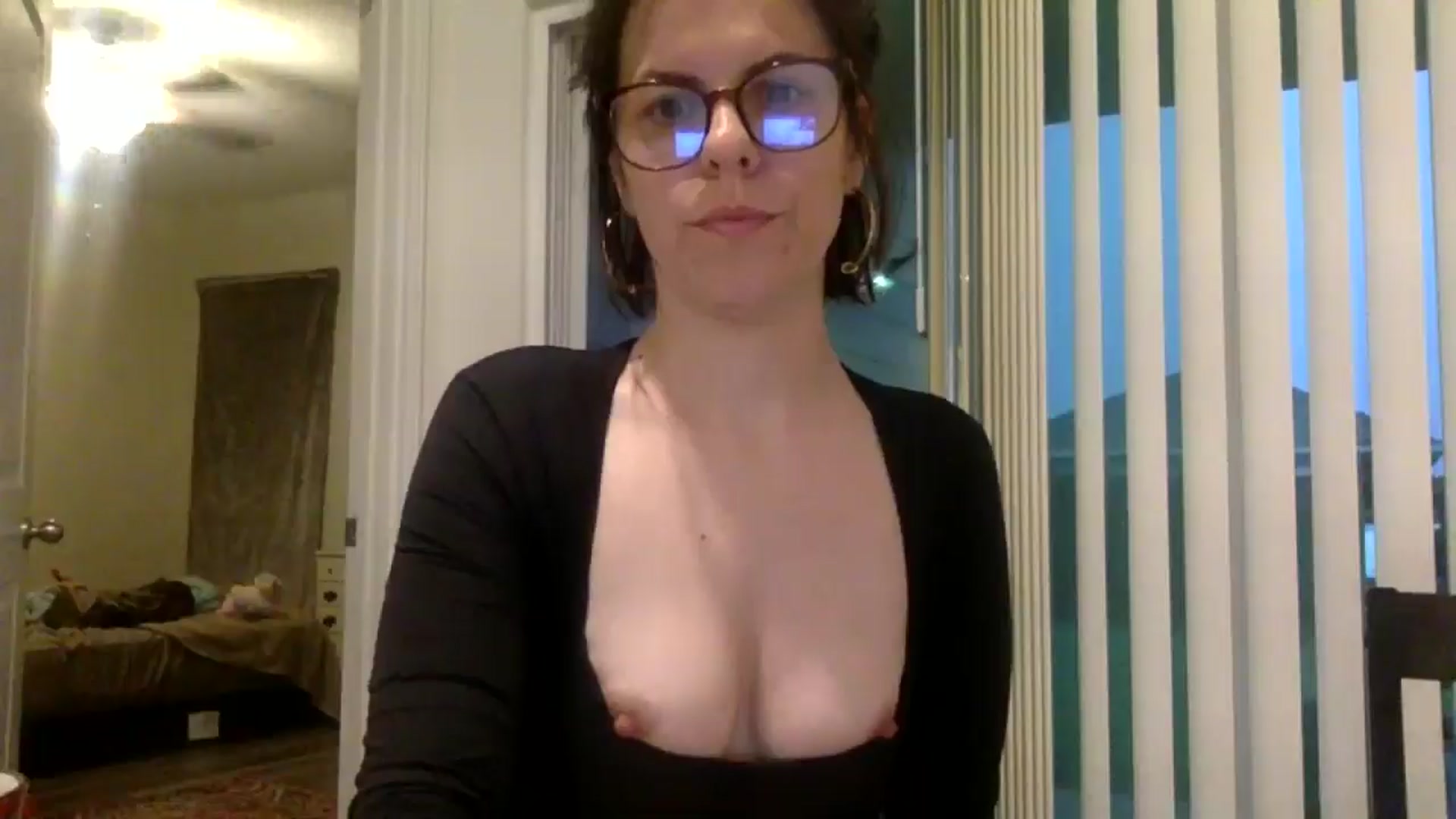 Gallery image thumbnail from Feel_it_good's myfreecams stream on, 05/30/2025, 12:31 image 5 of 20