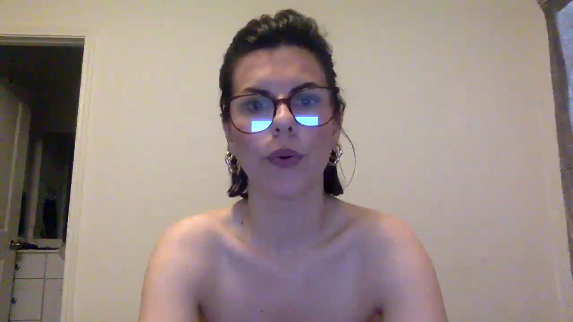 Gallery image thumbnail from Feel_it_good's myfreecams stream on, 06/01/2025, 17:57 image 11 of 20