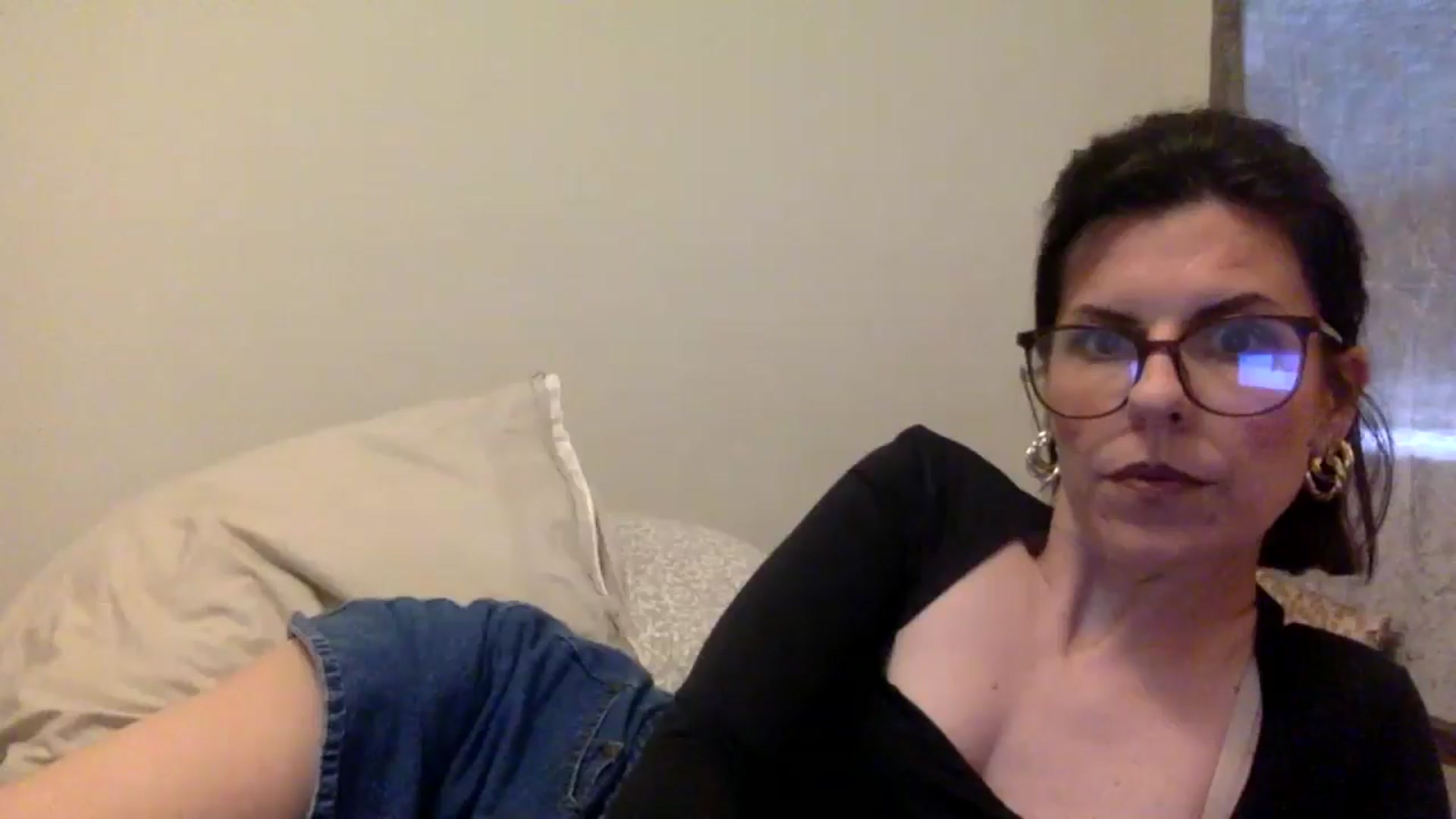 Gallery image thumbnail from Feel_it_good's myfreecams stream on, 06/01/2025, 23:41 image 2 of 20