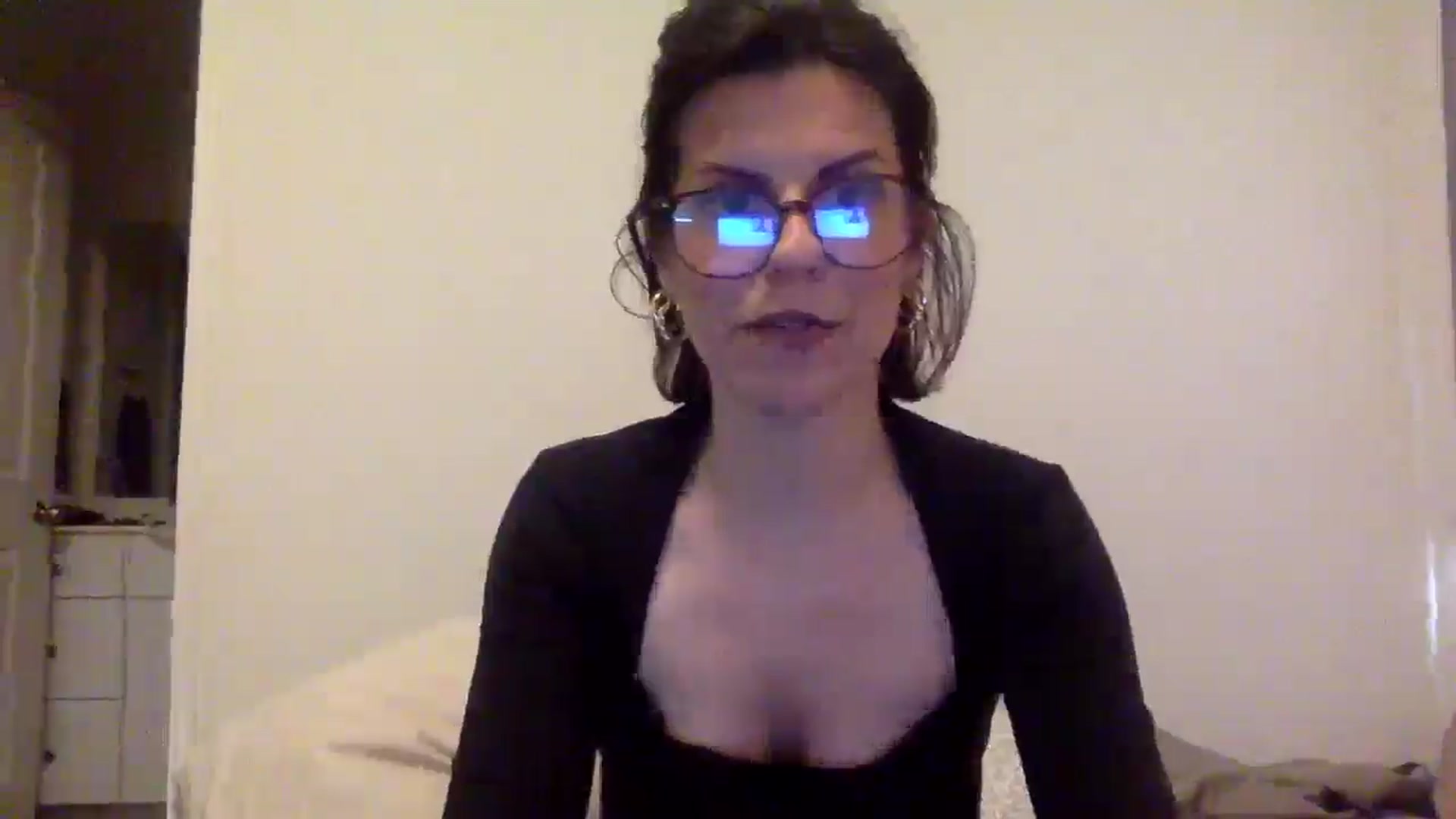 Gallery image thumbnail from Feel_it_good's myfreecams stream on, 06/01/2025, 23:41 image 17 of 20