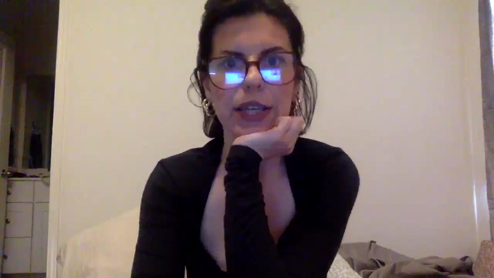 Gallery image thumbnail from Feel_it_good's myfreecams stream on, 06/01/2025, 23:41 image 13 of 20