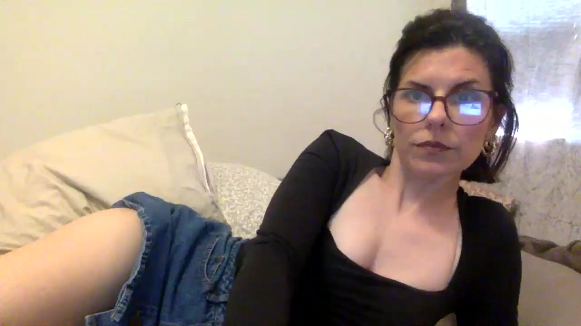 Gallery image thumbnail from Feel_it_good's myfreecams stream on, 06/01/2025, 23:41 image 10 of 20