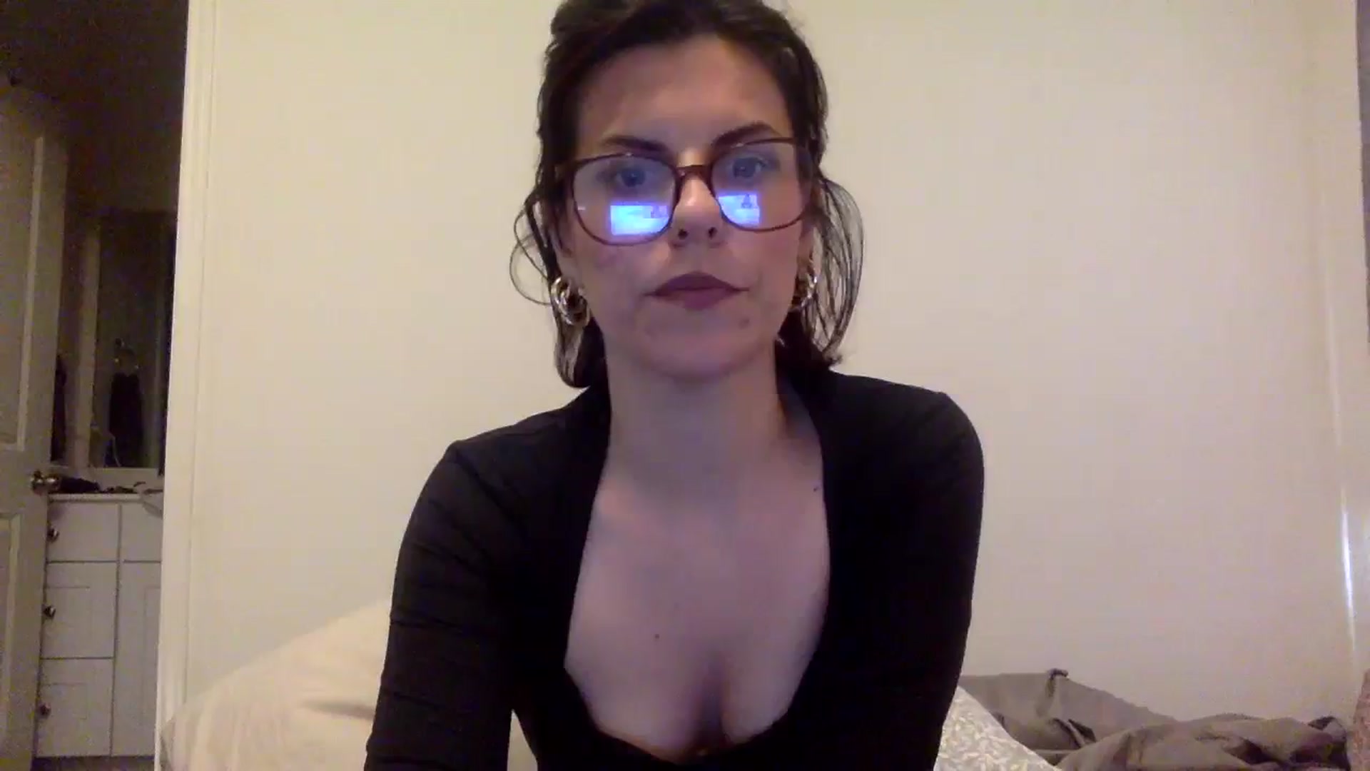 Gallery image thumbnail from Feel_it_good's myfreecams stream on, 06/01/2025, 23:41 image 18 of 20