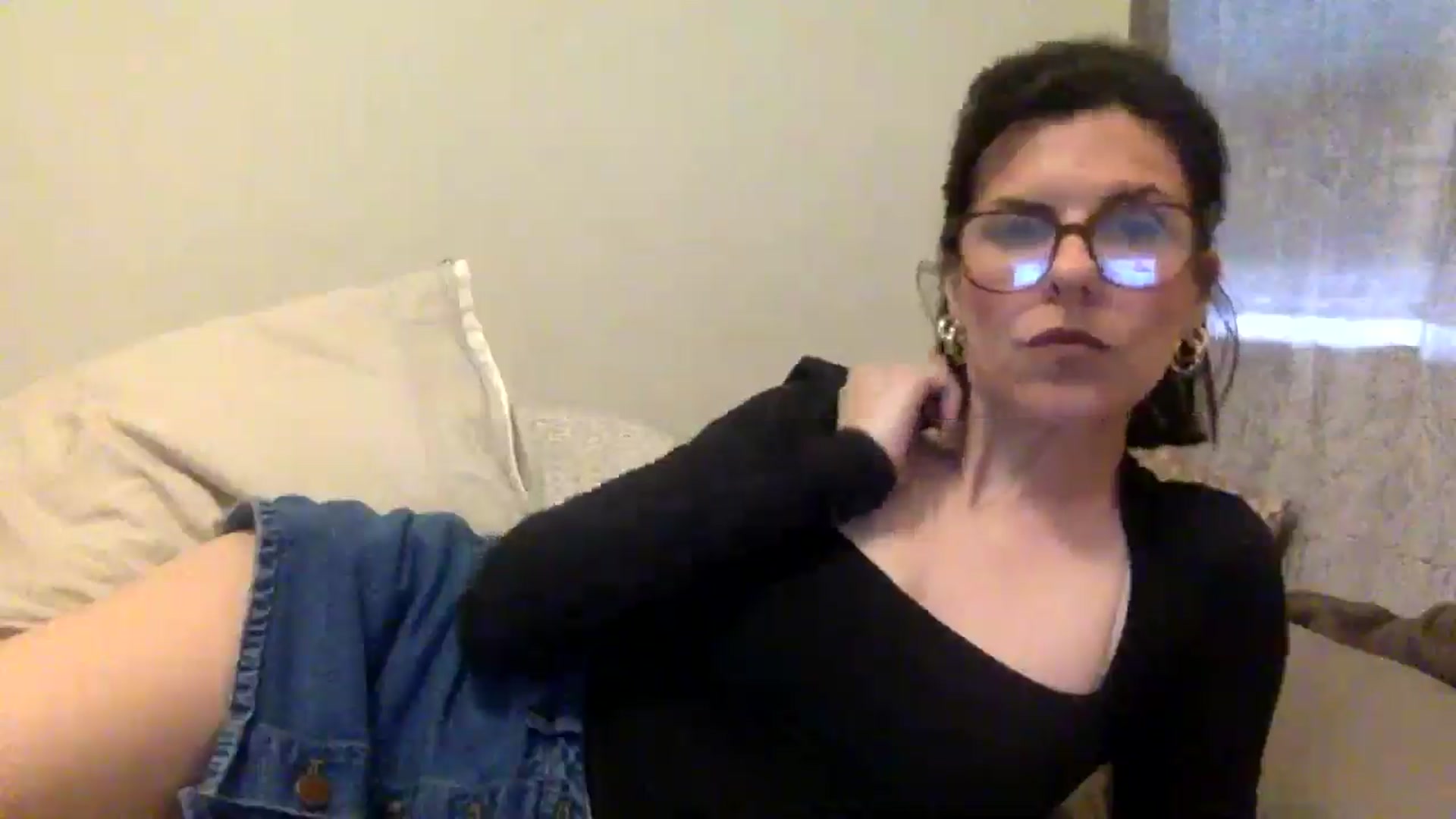 Gallery image thumbnail from Feel_it_good's myfreecams stream on, 06/01/2025, 23:41 image 5 of 20