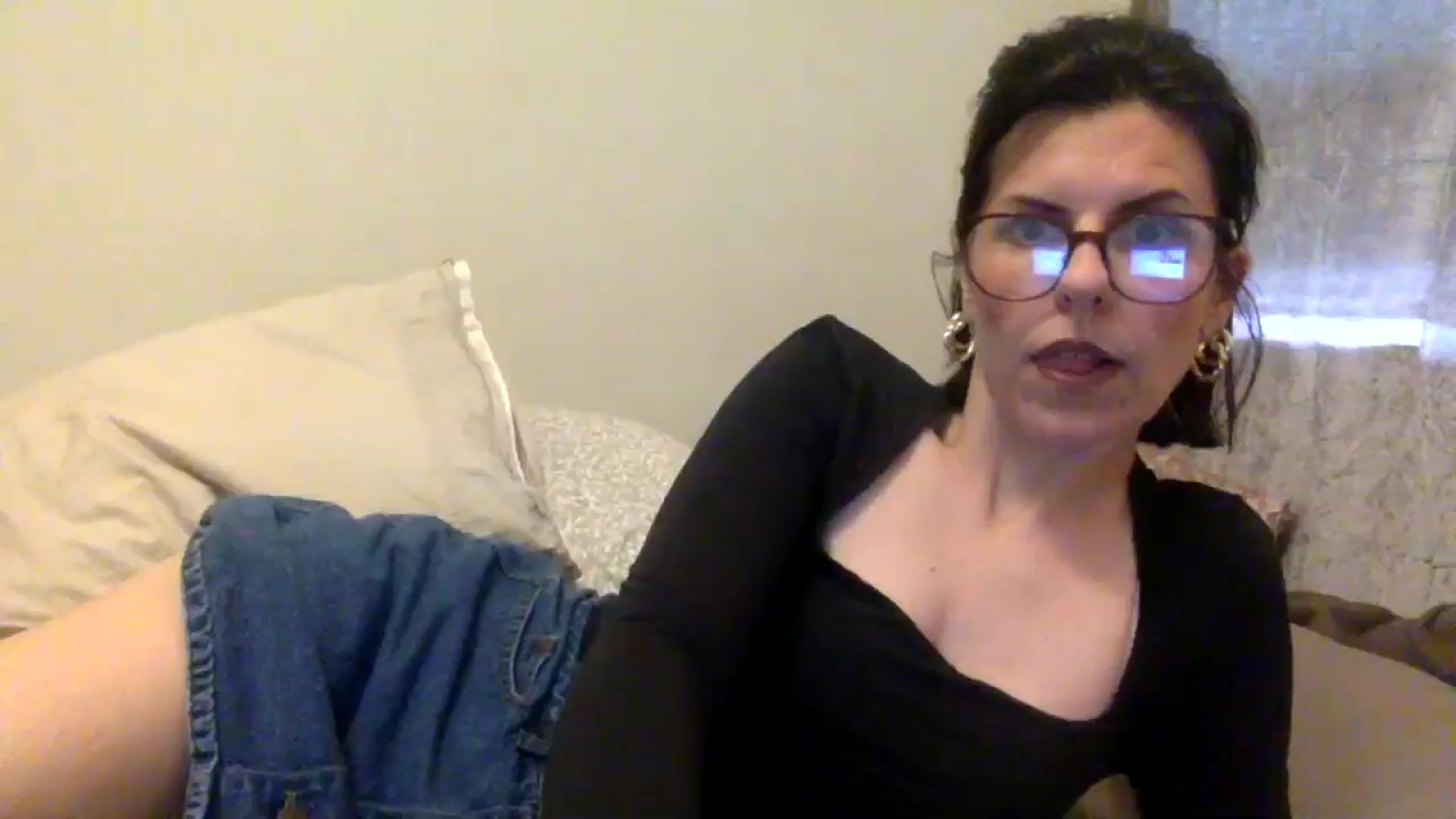 Gallery image thumbnail from Feel_it_good's myfreecams stream on, 06/01/2025, 23:41 image 6 of 20