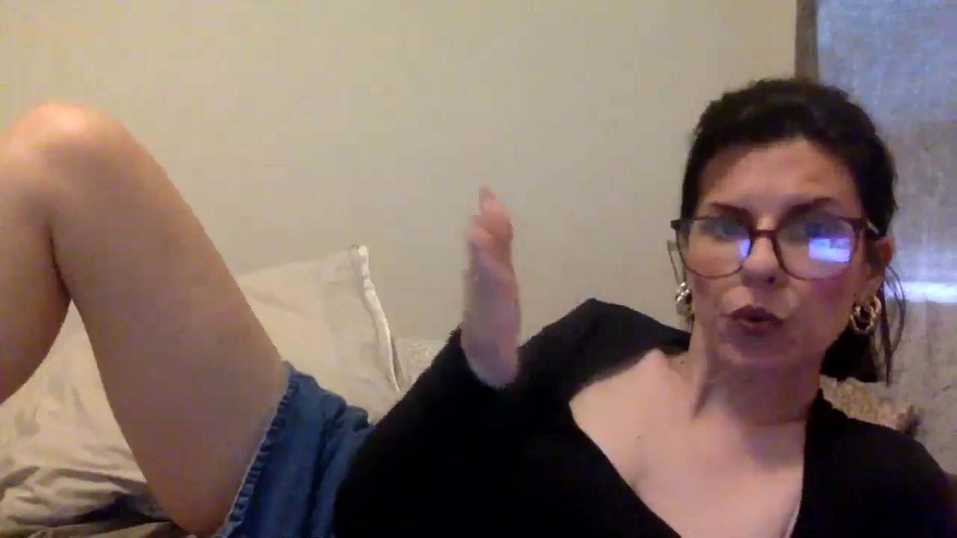 Gallery image thumbnail from Feel_it_good's myfreecams stream on, 06/01/2025, 23:41 image 3 of 20