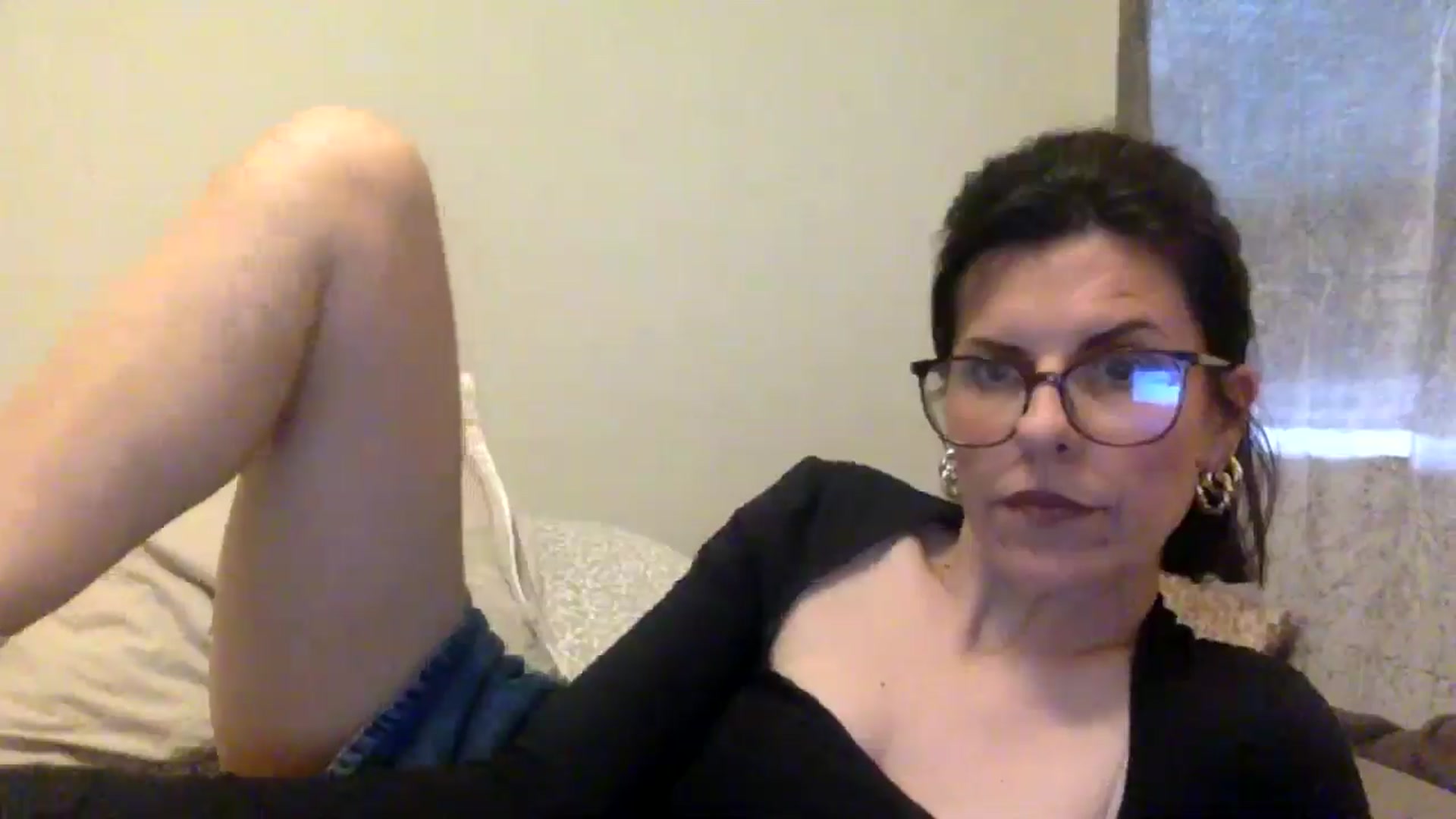 Gallery image thumbnail from Feel_it_good's myfreecams stream on, 06/01/2025, 23:41 image 4 of 20