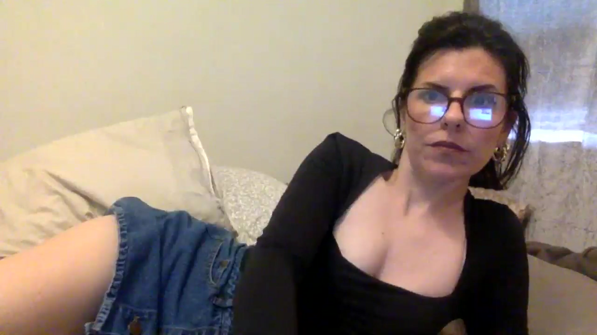 Gallery image thumbnail from Feel_it_good's myfreecams stream on, 06/01/2025, 23:41 image 9 of 20
