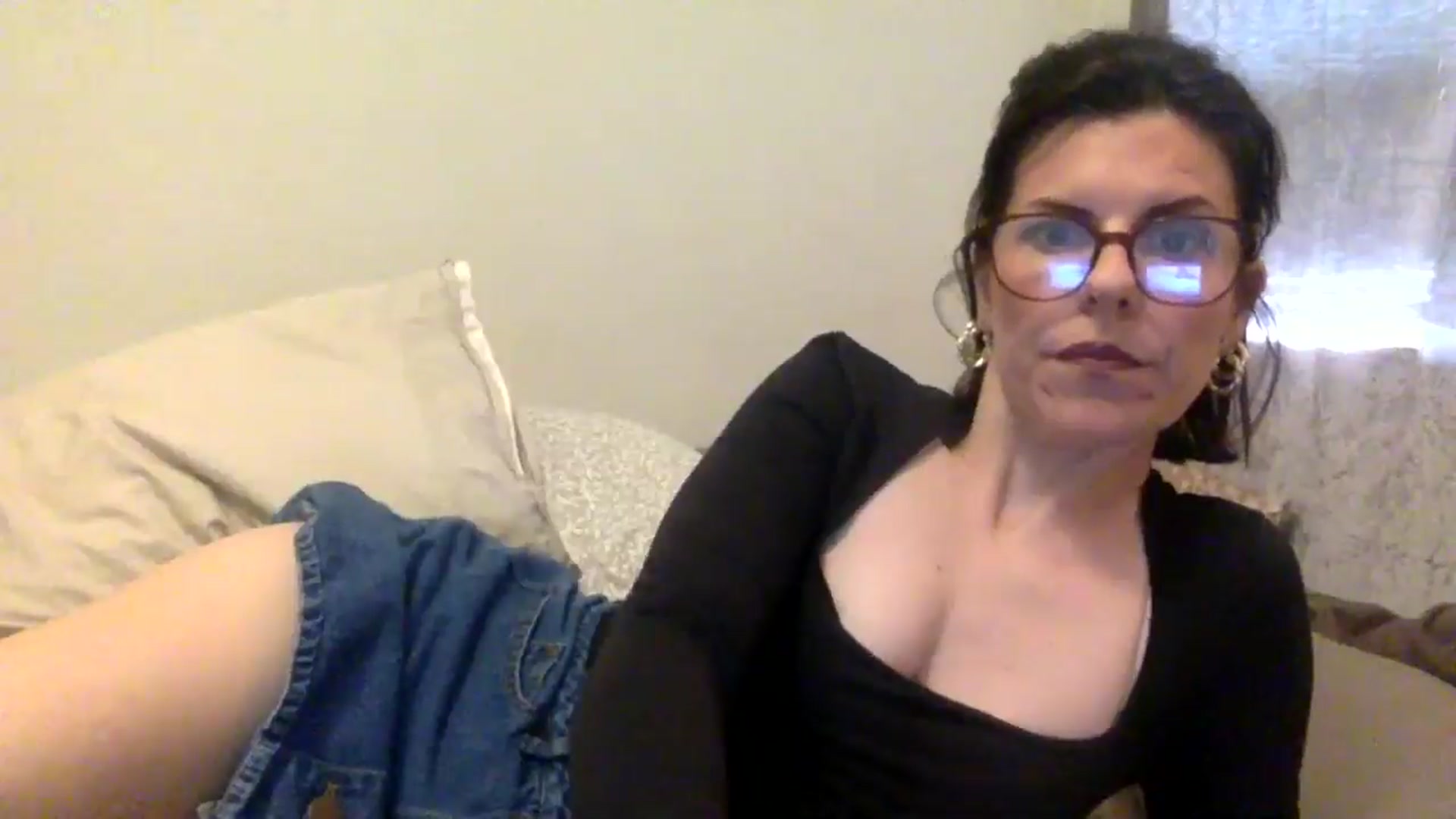 Gallery image thumbnail from Feel_it_good's myfreecams stream on, 06/01/2025, 23:41 image 8 of 20