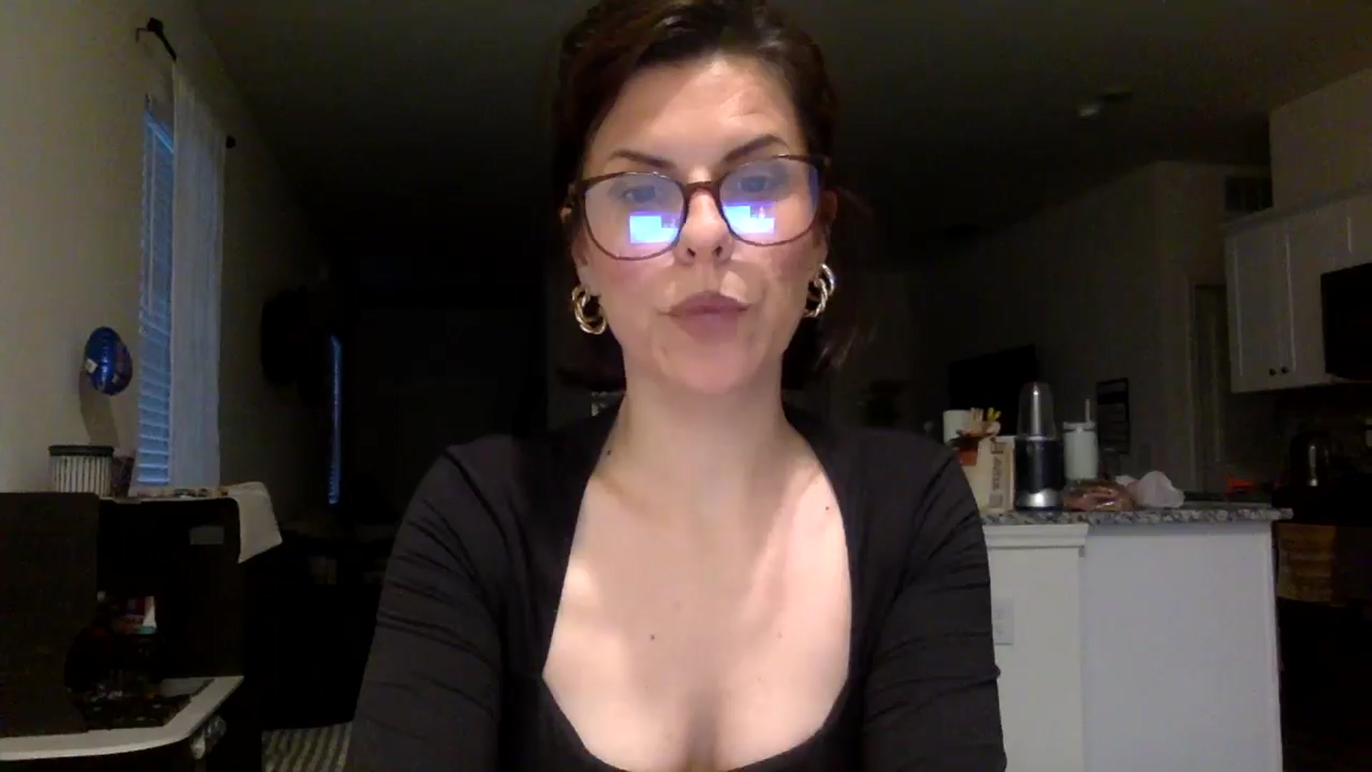 Gallery image thumbnail from Feel_it_good's myfreecams stream on, 06/02/2025, 01:48 image 6 of 20