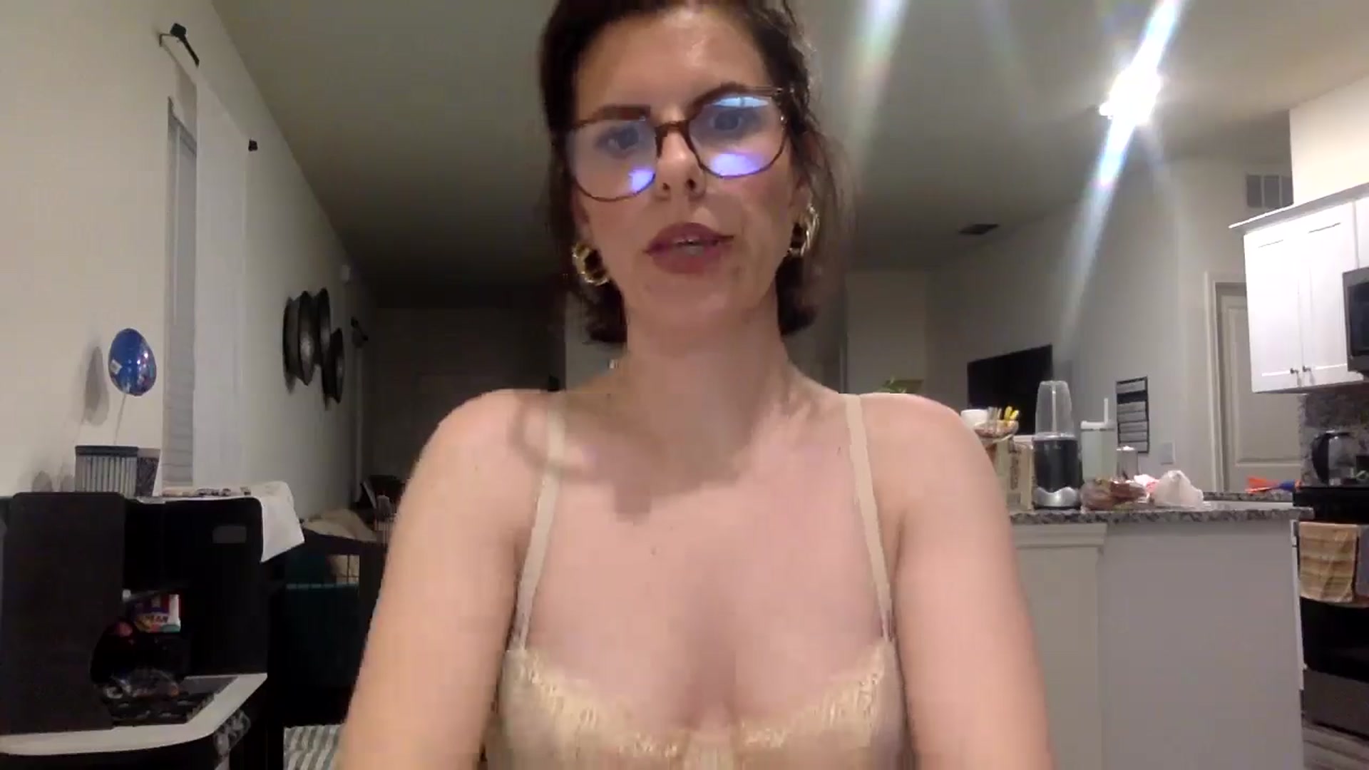 Gallery image thumbnail from Feel_it_good's myfreecams stream on, 06/02/2025, 02:08 image 4 of 20
