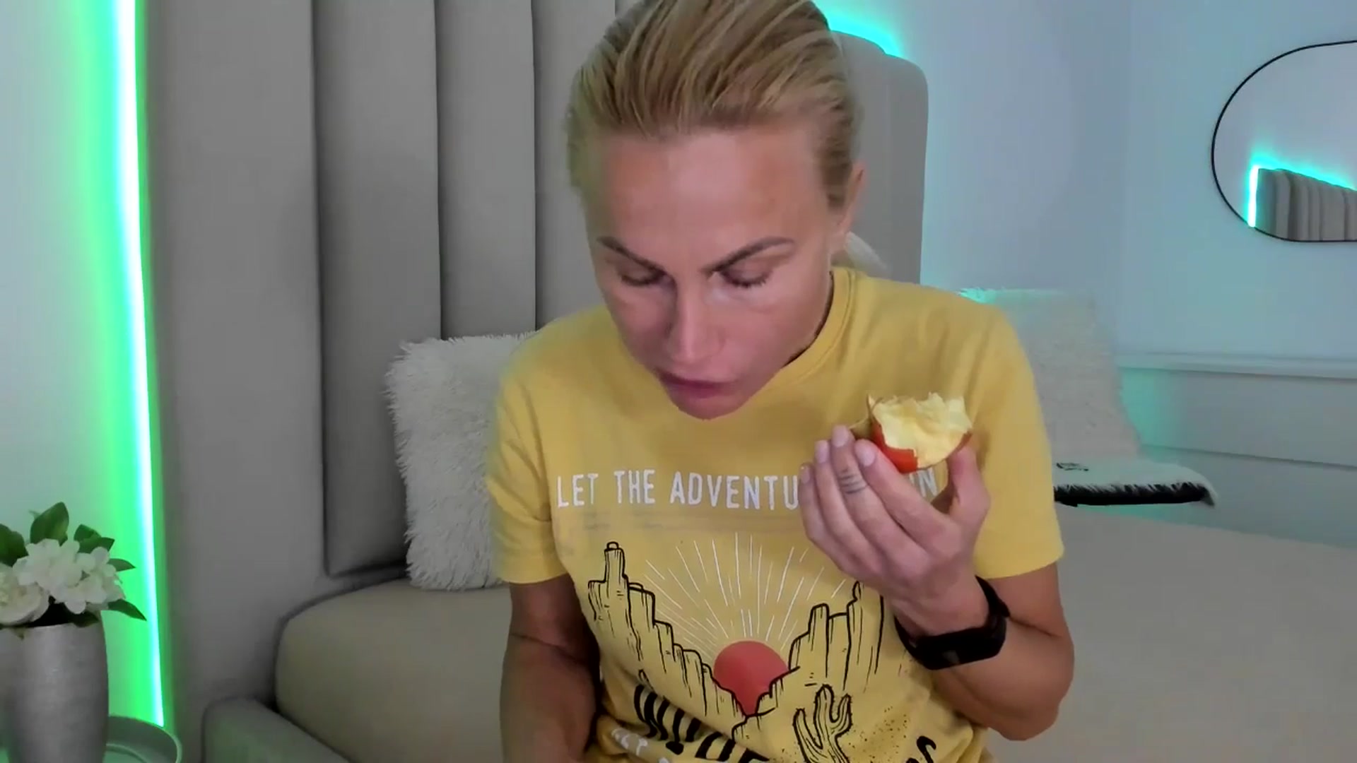 Gallery image thumbnail from FeelingLost's myfreecams stream on, 03/10/2026, 16:59 image 13 of 20