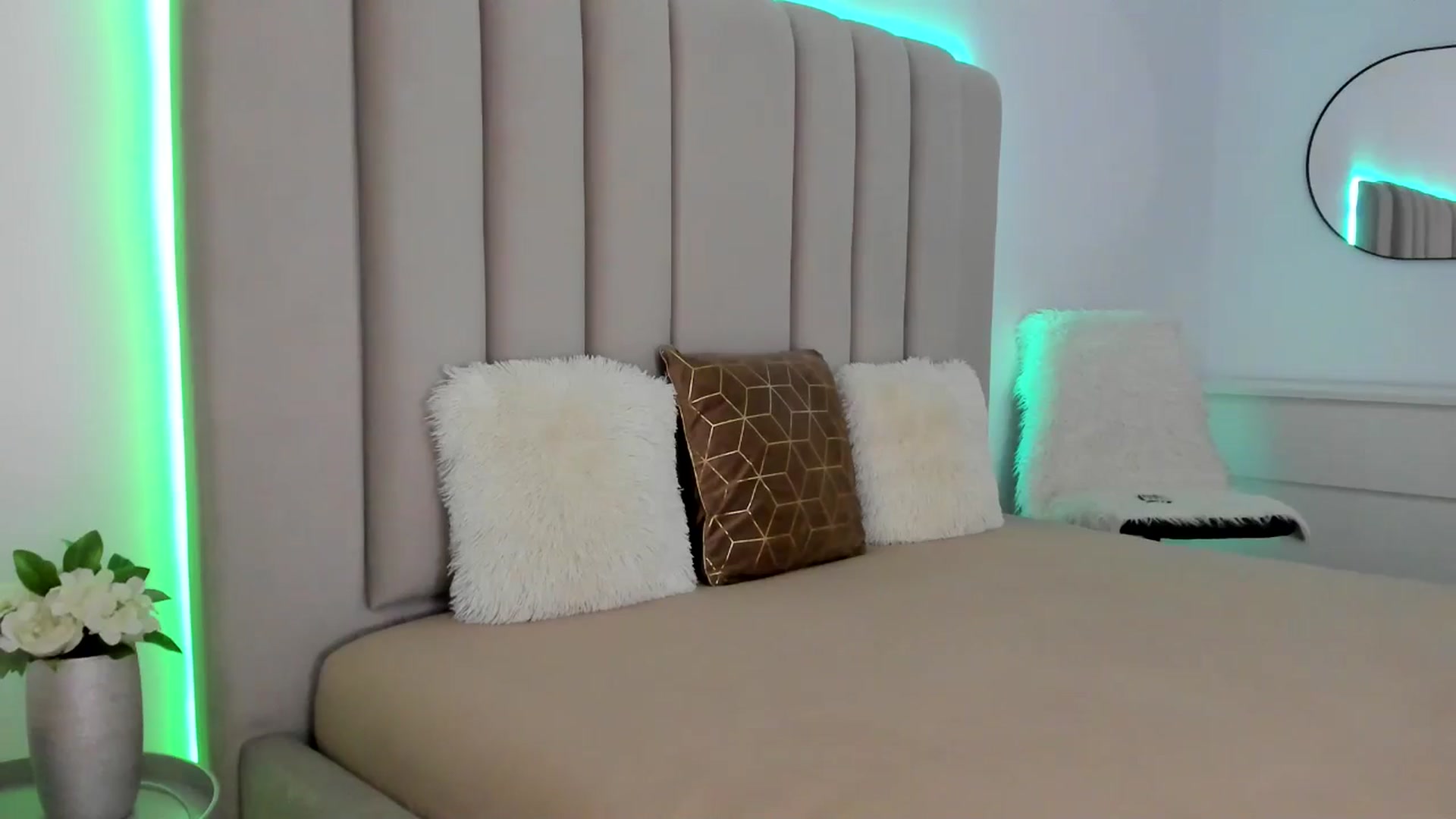 Gallery image thumbnail from FeelingLost's myfreecams stream on, 03/10/2026, 16:59 image 12 of 20