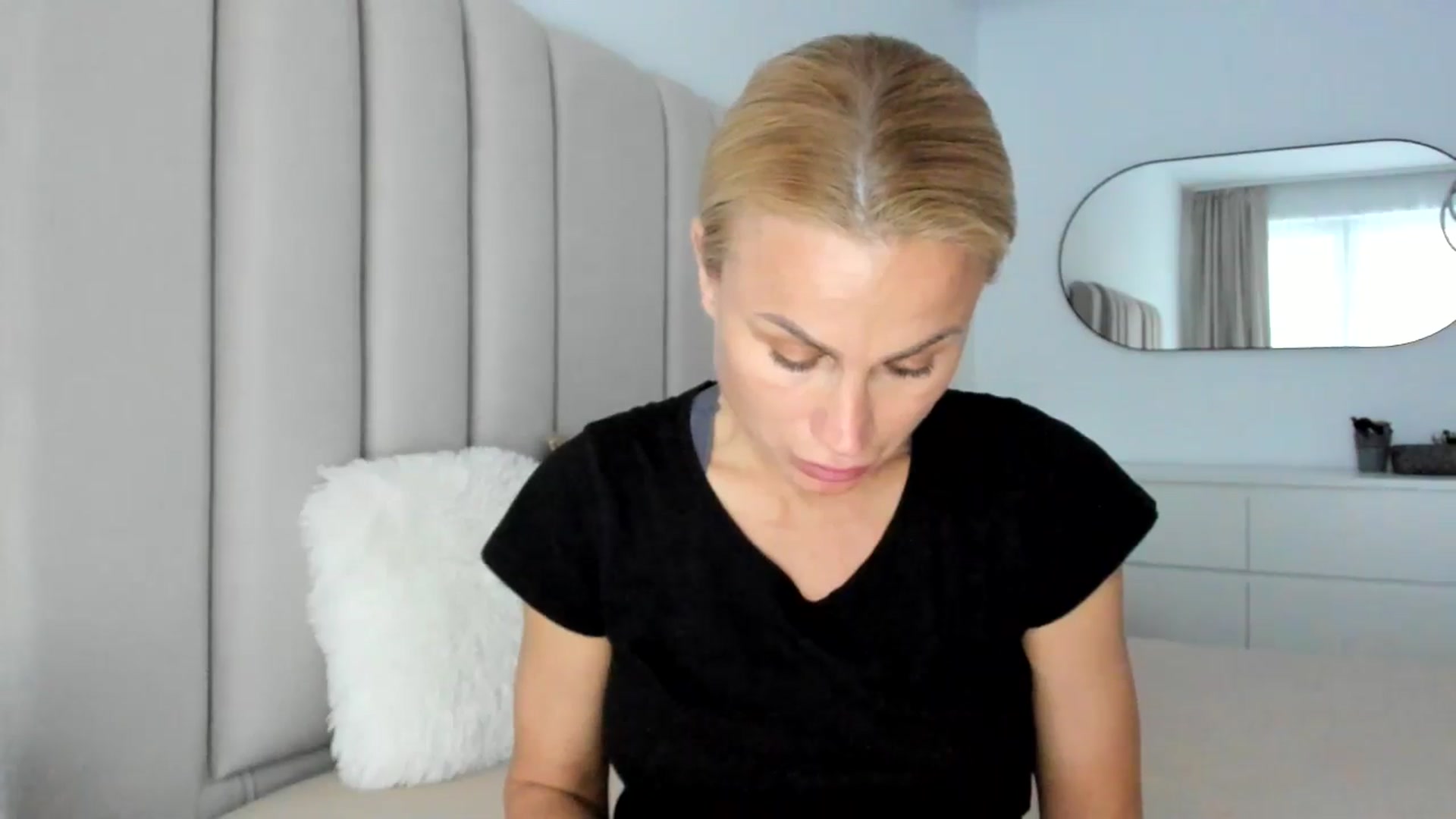 Gallery image thumbnail from FeelingLost's myfreecams stream on, 03/16/2026, 17:24 image 12 of 20