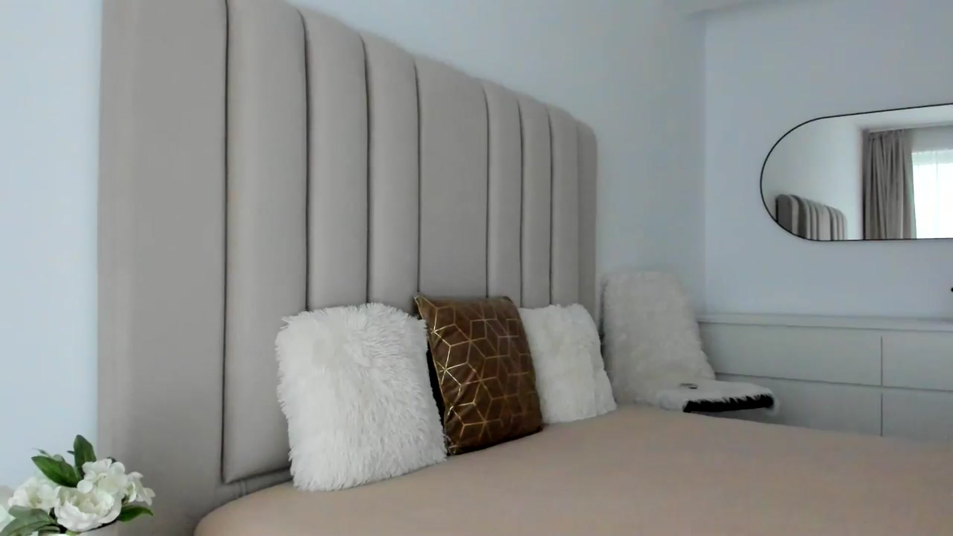 Gallery image thumbnail from FeelingLost's myfreecams stream on, 03/23/2026, 16:58 image 6 of 20