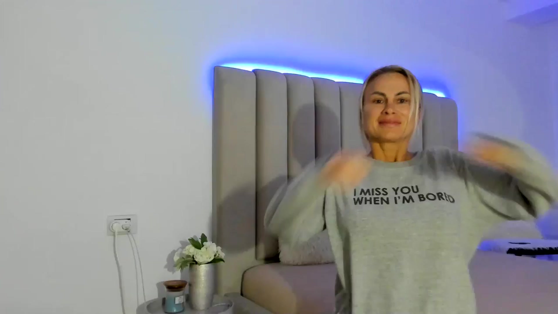 Gallery image thumbnail from FeelingLost's myfreecams stream on, 03/23/2026, 21:20 image 19 of 20